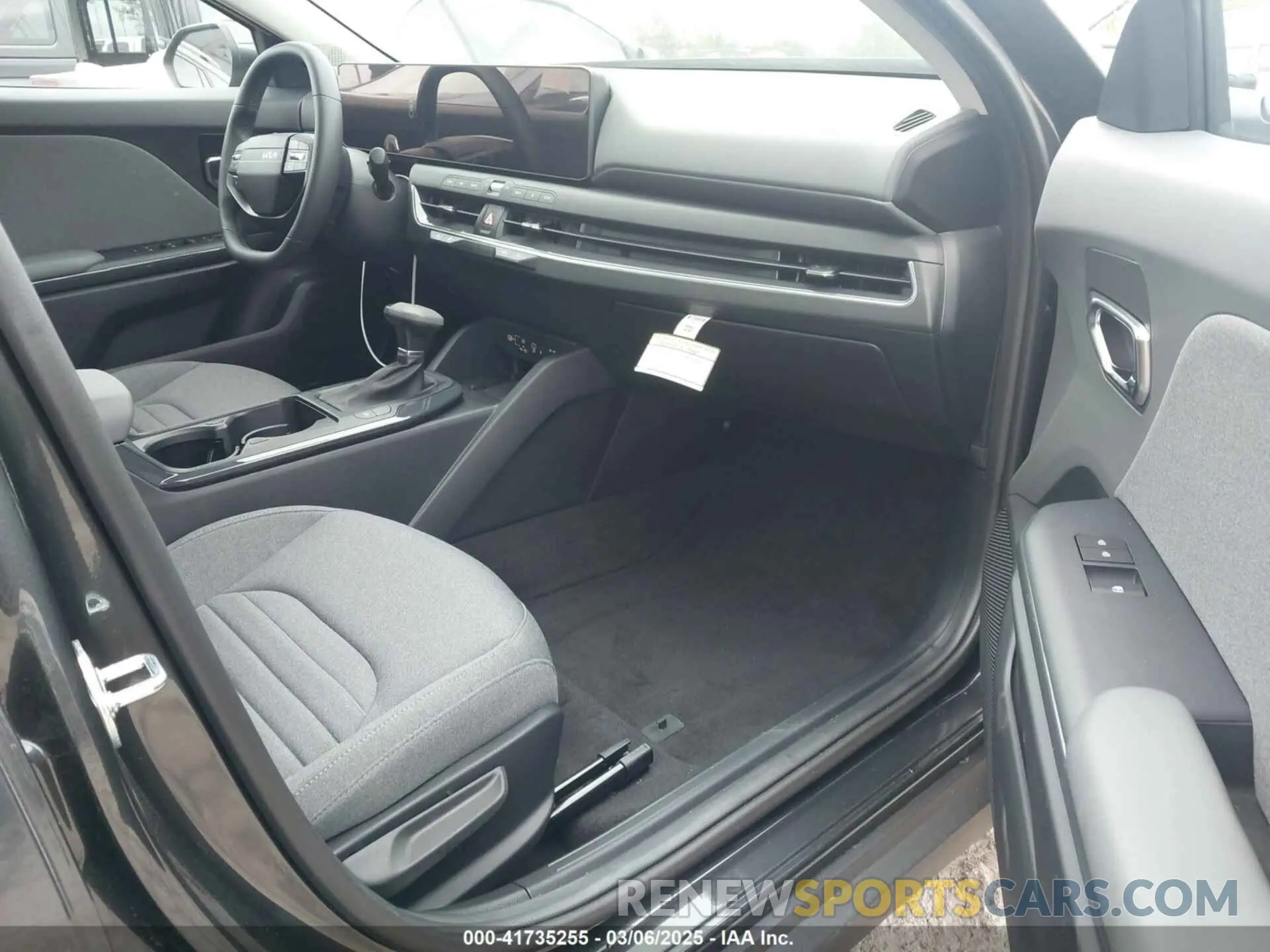 5 fotografías del automóvil dañado 3KPFU4DE9SE034492 KIA K4 2025