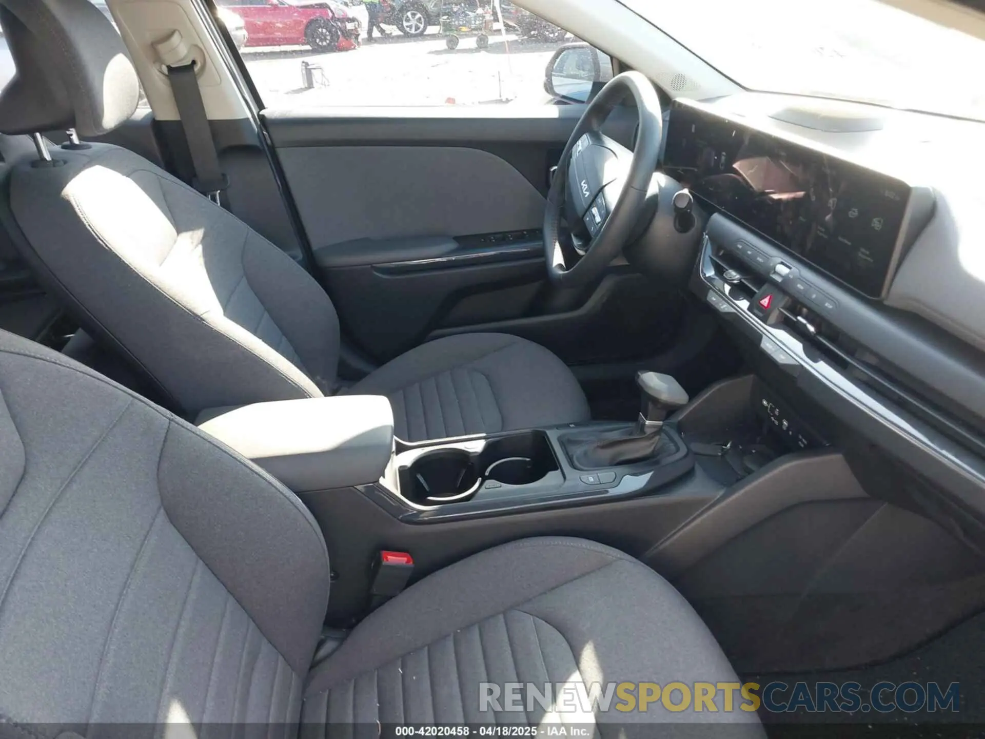 5 fotografías del automóvil dañado 3KPFU4DE9SE048361 KIA K4 2025