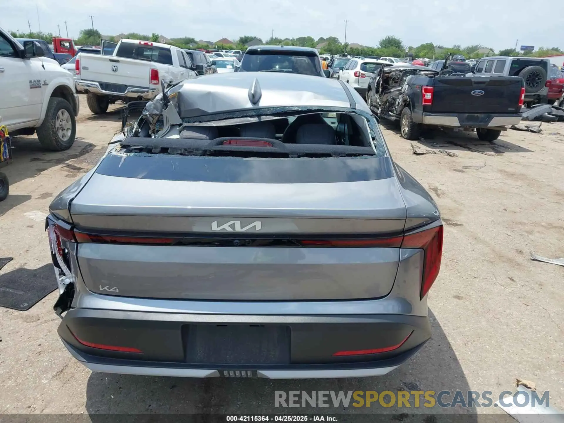 17 fotografías del automóvil dañado 3KPFU4DEXSE008693 KIA K4 2025