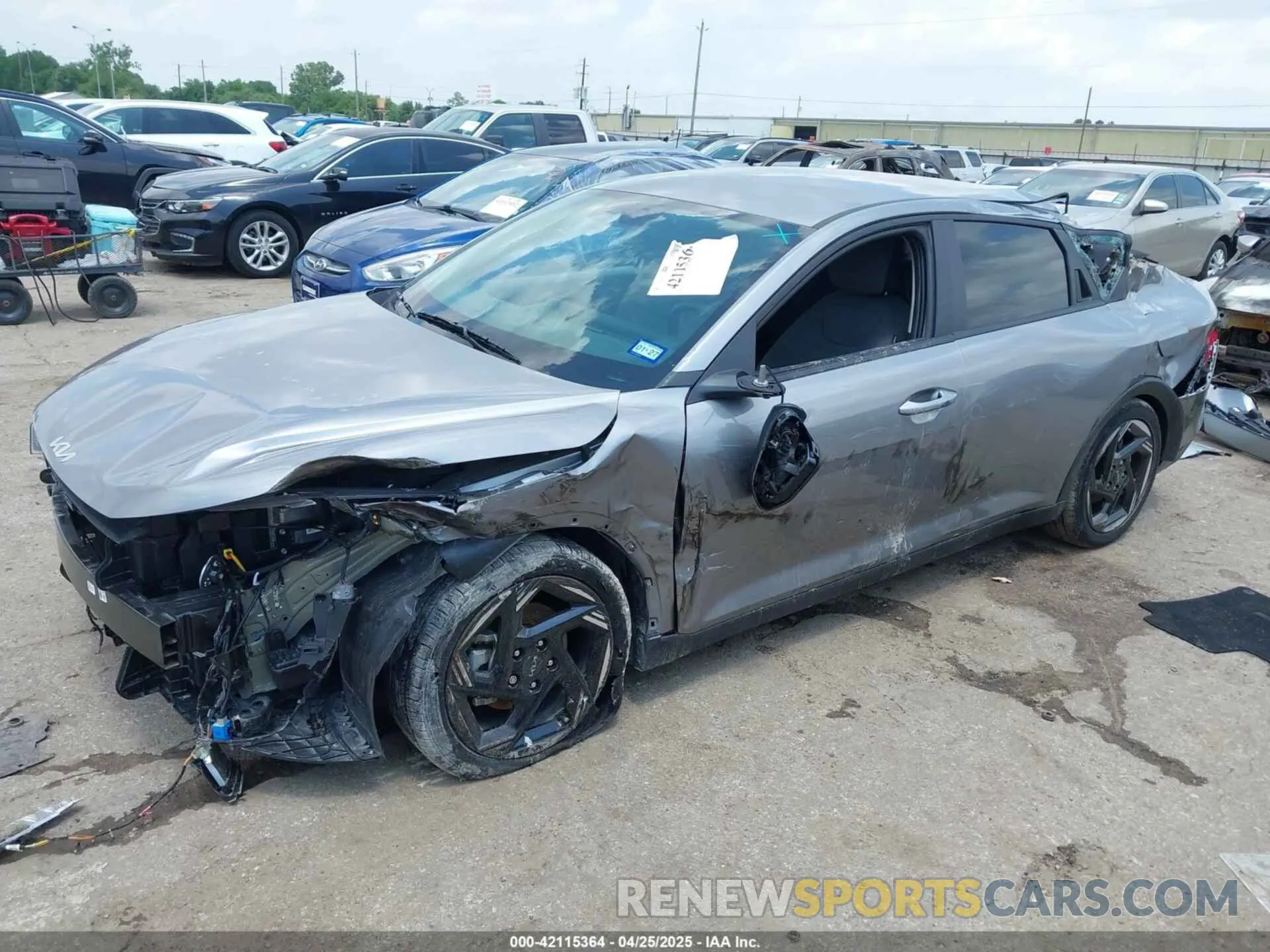 2 fotografías del automóvil dañado 3KPFU4DEXSE008693 KIA K4 2025