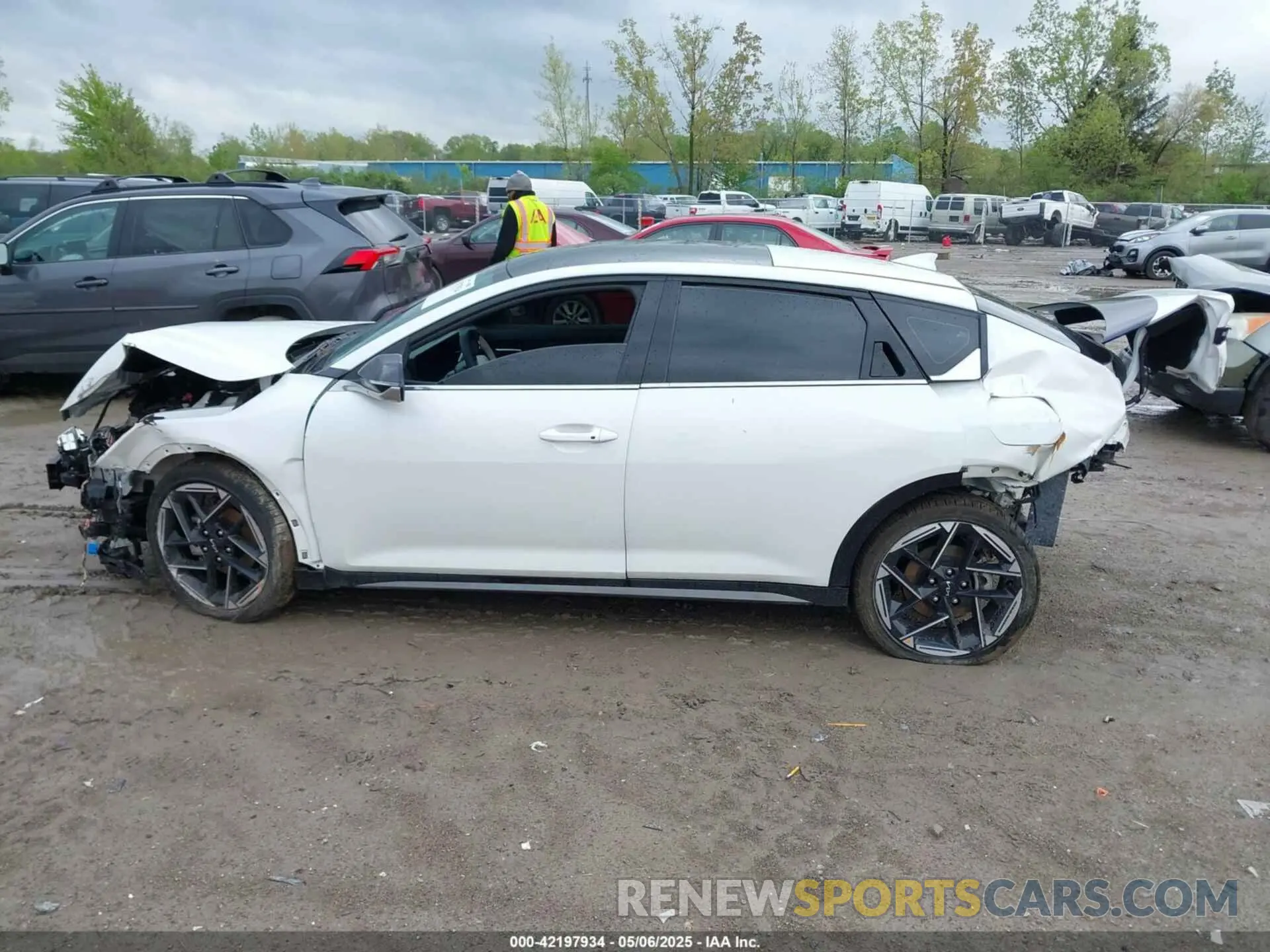 14 fotografías del automóvil dañado 3KPFW4DE6SE083711 KIA K4 2025