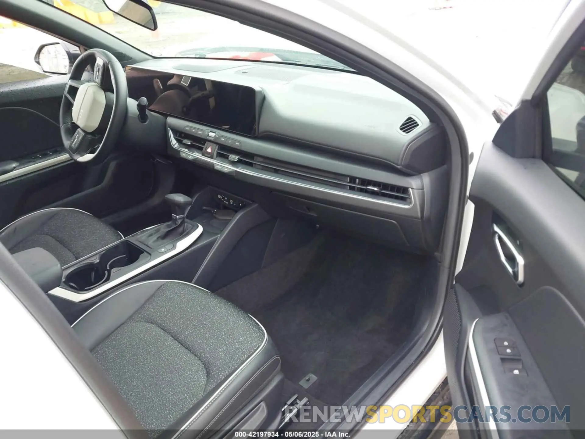 5 fotografías del automóvil dañado 3KPFW4DE6SE083711 KIA K4 2025