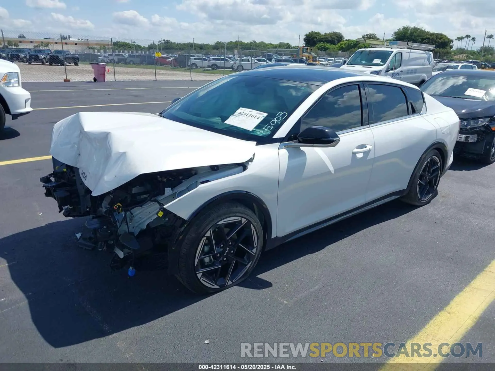 2 fotografías del automóvil dañado 3KPFW4DE9SE045003 KIA K4 2025