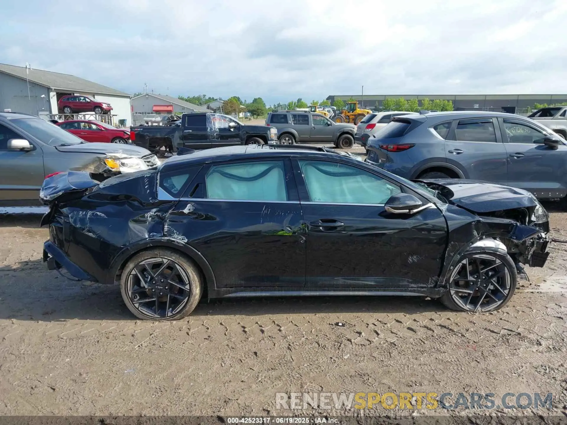 13 fotografías del automóvil dañado 3KPFW4DE9SE055658 KIA K4 2025