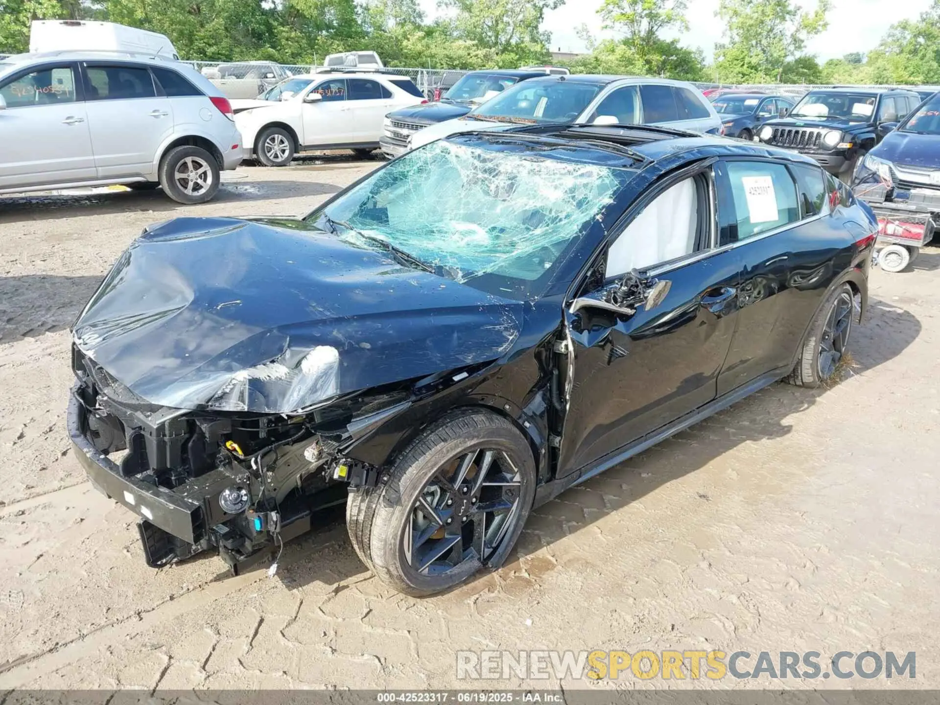 2 fotografías del automóvil dañado 3KPFW4DE9SE055658 KIA K4 2025