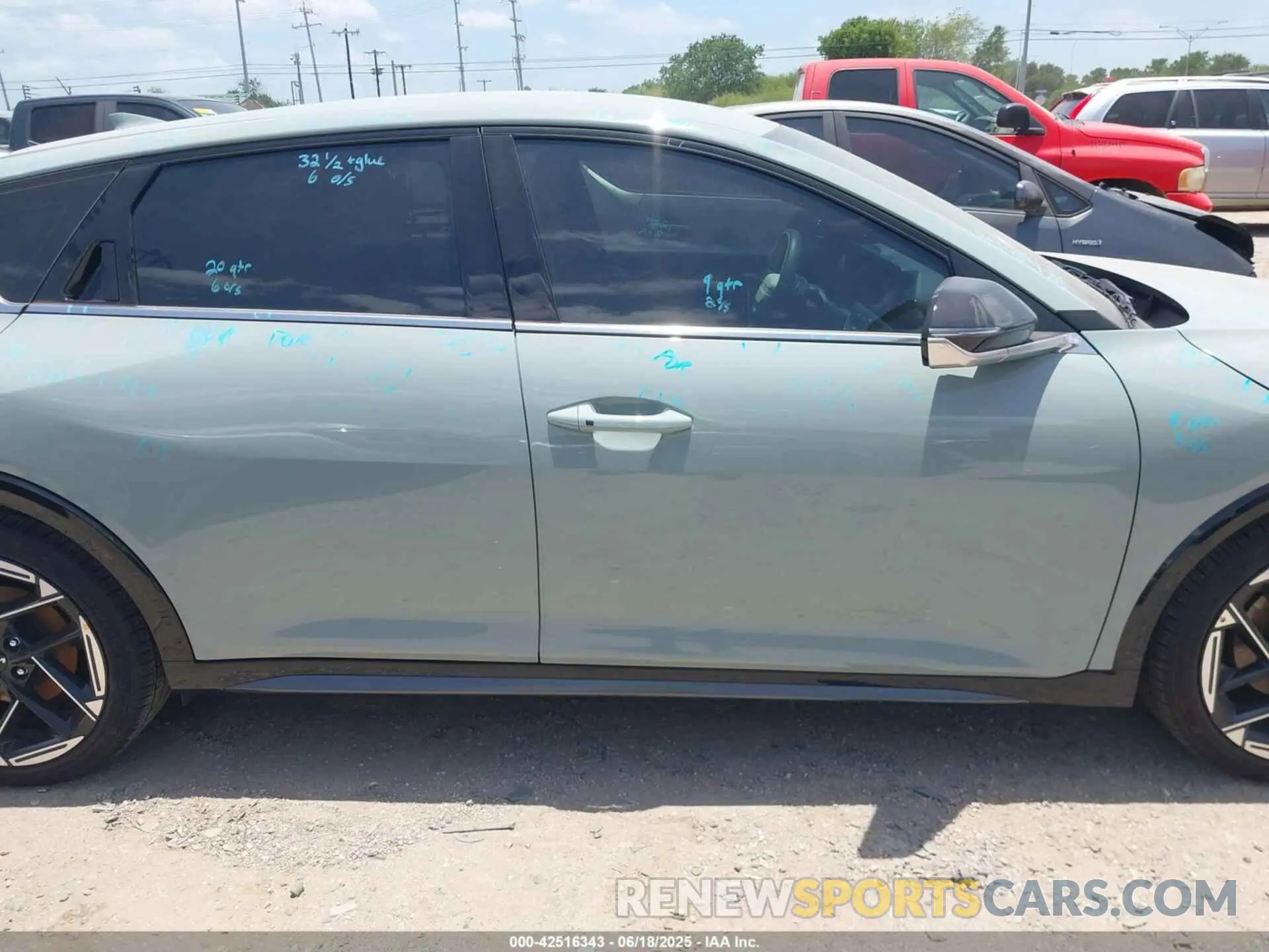 13 fotografías del automóvil dañado 3KPFW4DEXSE034348 KIA K4 2025