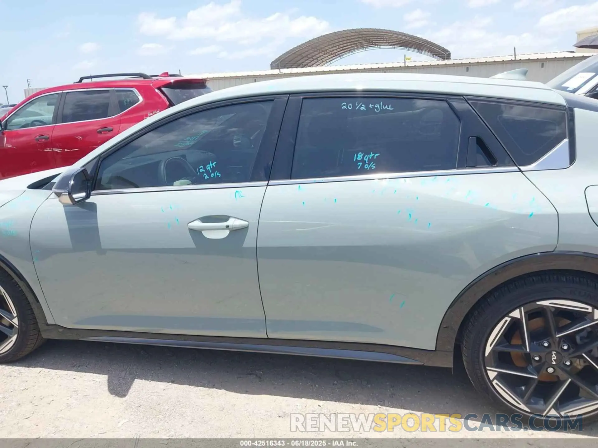 14 fotografías del automóvil dañado 3KPFW4DEXSE034348 KIA K4 2025