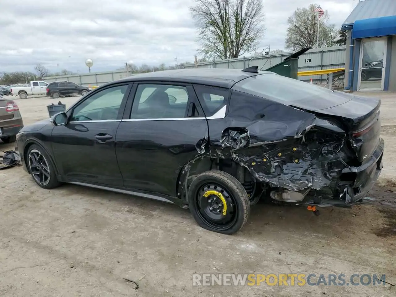 2 fotografías del automóvil dañado 3KPFW4DE5SE057441 KIA K4 GT LINE 2025