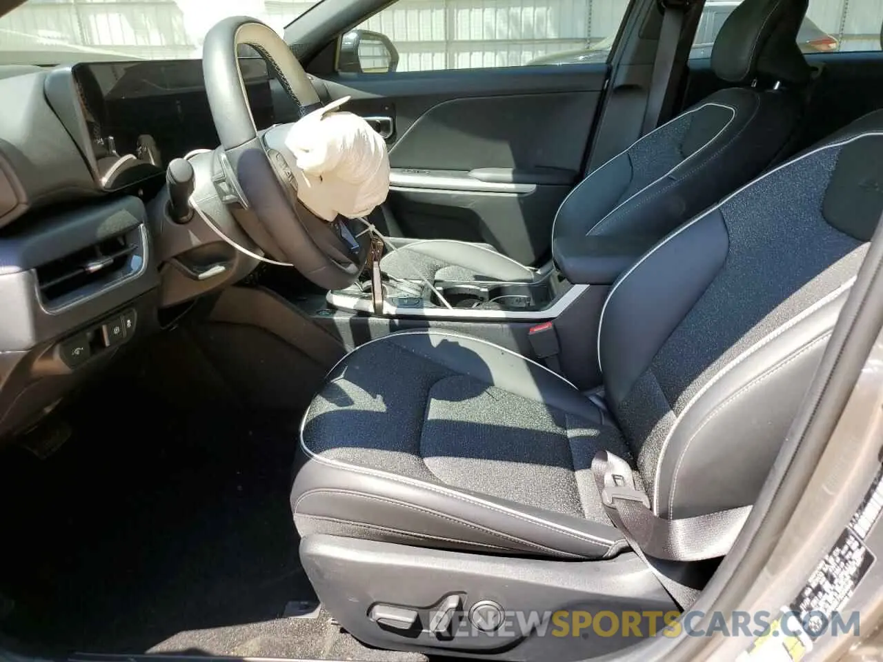 7 fotografías del automóvil dañado 3KPFW4DE7SE064648 KIA K4 GT LINE 2025