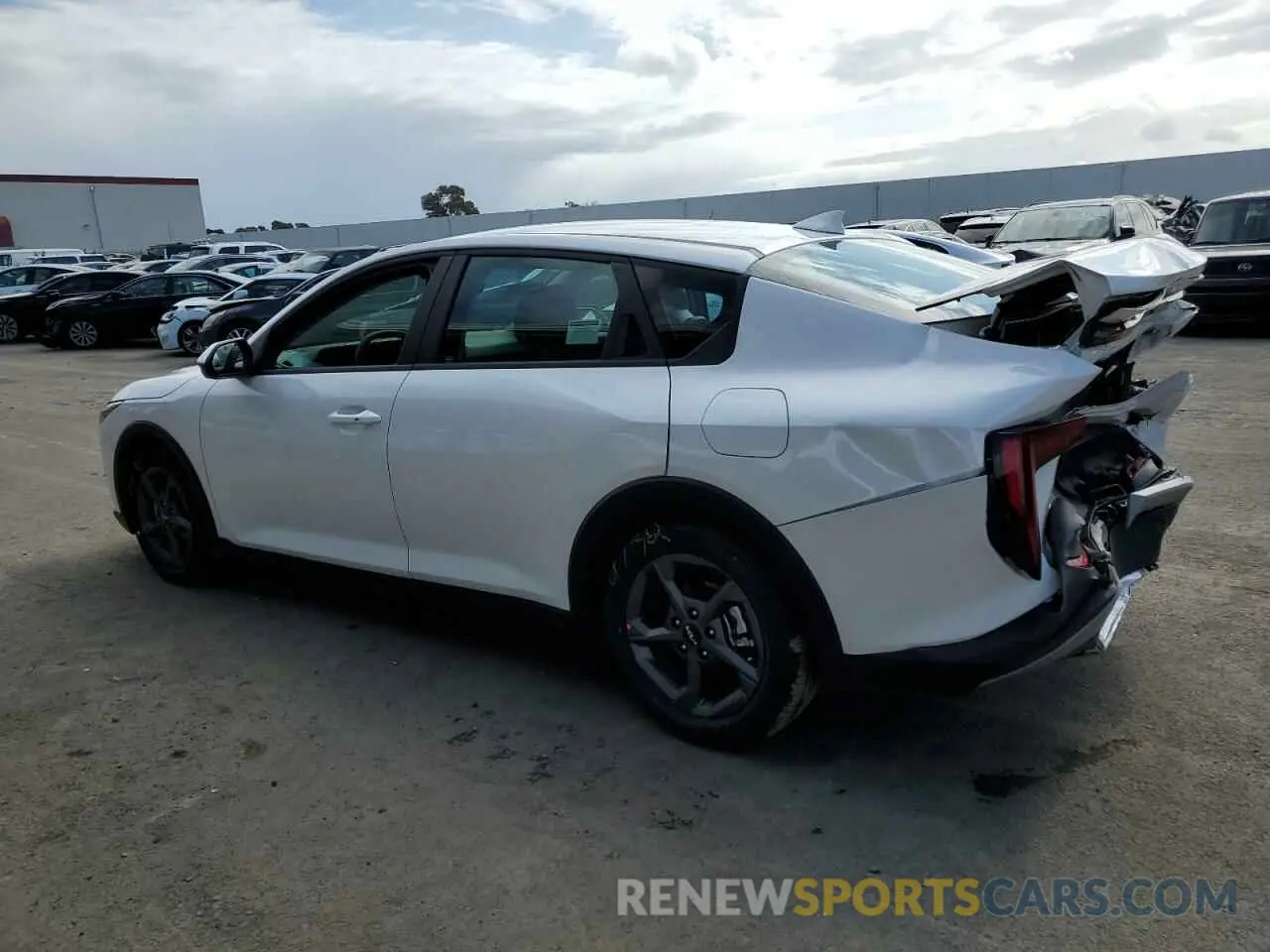 2 fotografías del automóvil dañado 3KPFT4DE0SE085429 KIA K4 LX 2025