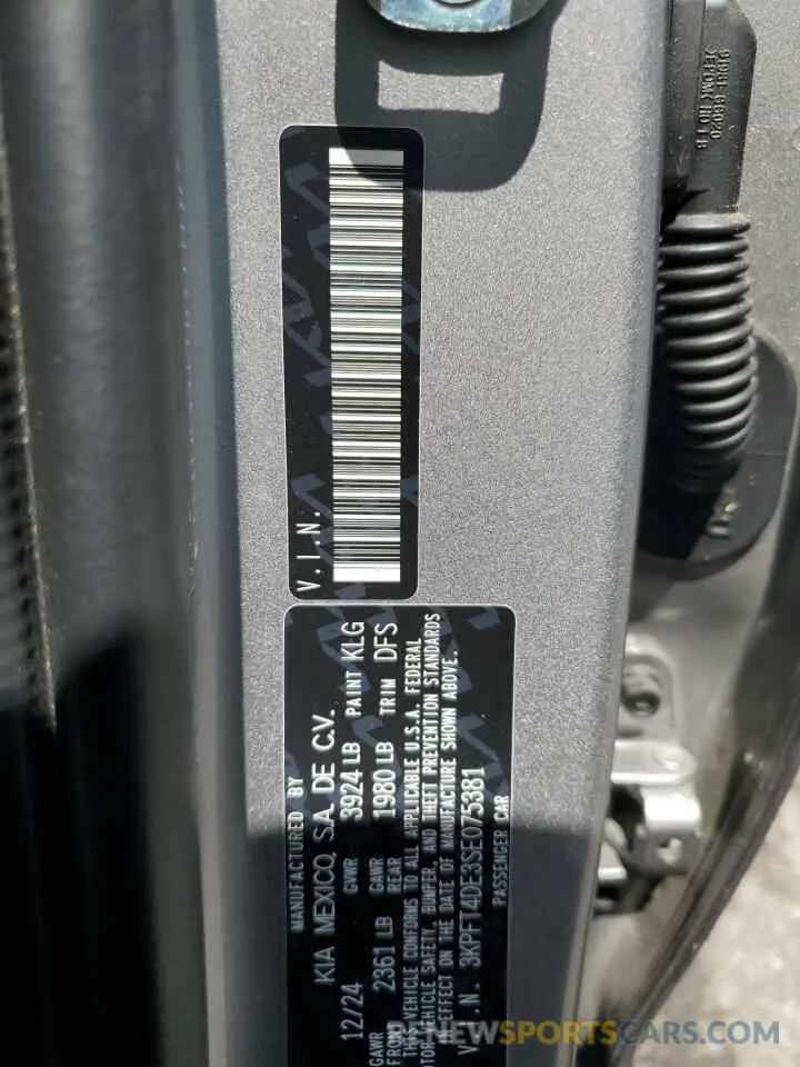 12 fotografías del automóvil dañado 3KPFT4DE3SE075381 KIA K4 LX 2025