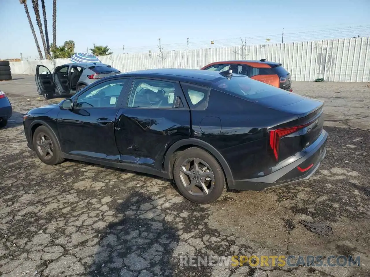 2 fotografías del automóvil dañado 3KPFT4DE7SE019704 KIA K4 LX 2025