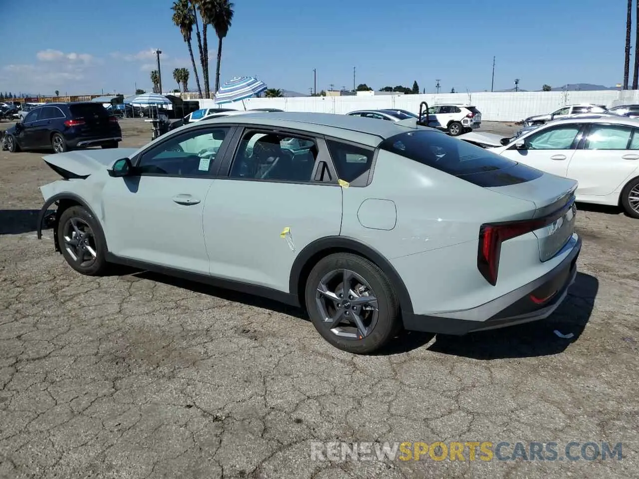 2 fotografías del automóvil dañado 3KPFT4DE8SE041369 KIA K4 LX 2025