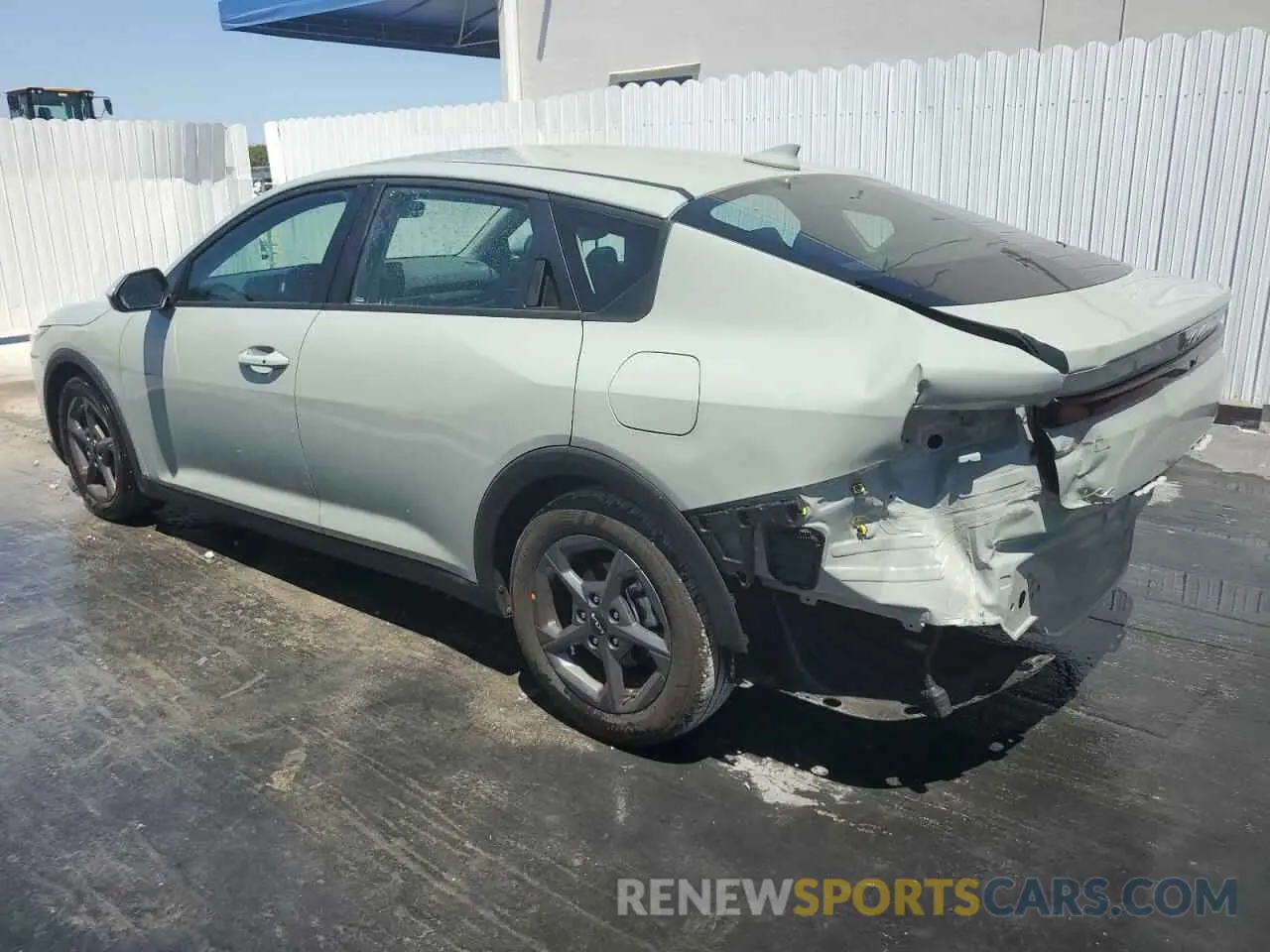 2 fotografías del automóvil dañado 3KPFT4DE8SE058107 KIA K4 LX 2025