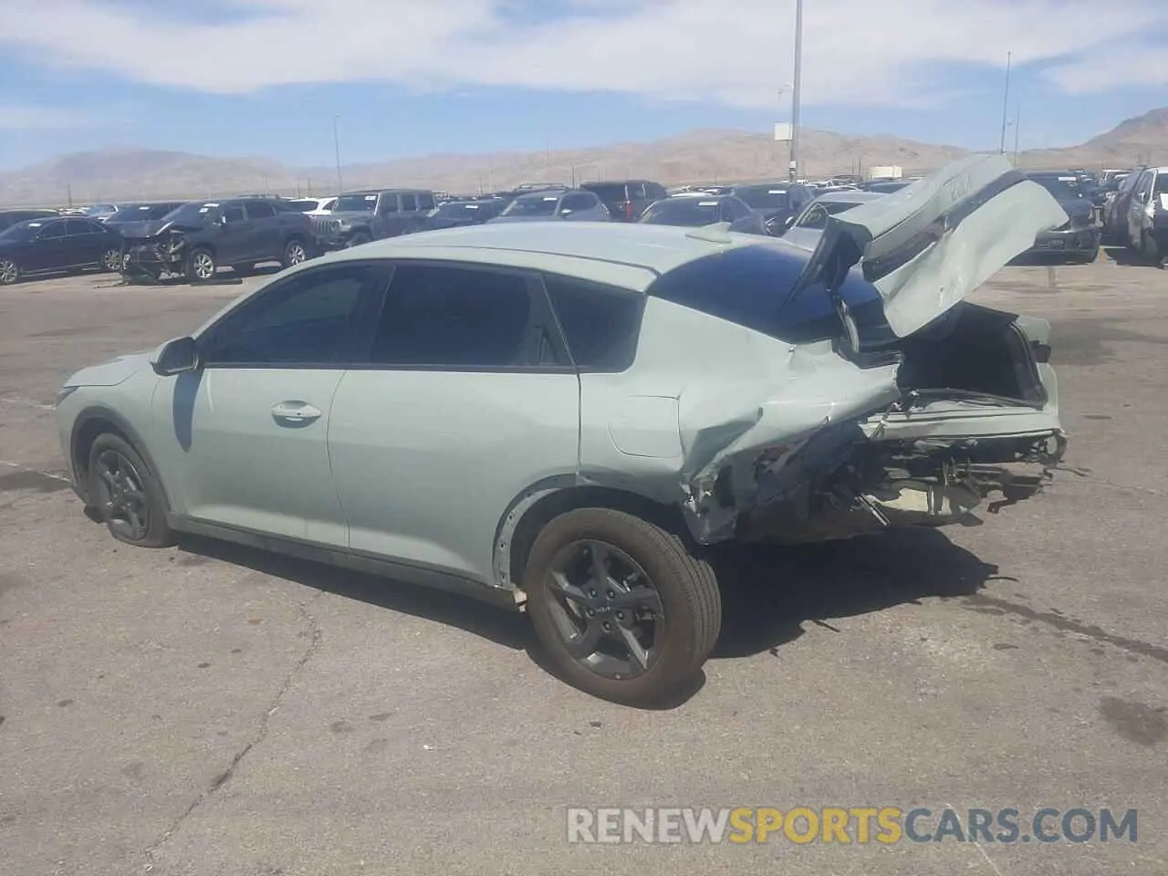 2 fotografías del automóvil dañado 3KPFT4DE8SE085470 KIA K4 LX 2025