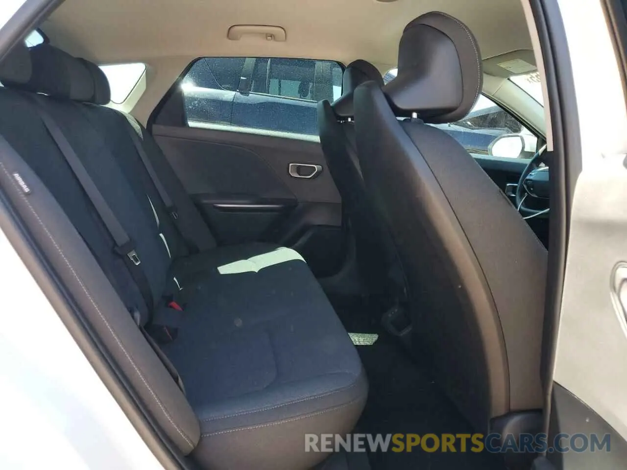 10 fotografías del automóvil dañado 3KPFT4DE9SE024175 KIA K4 LX 2025