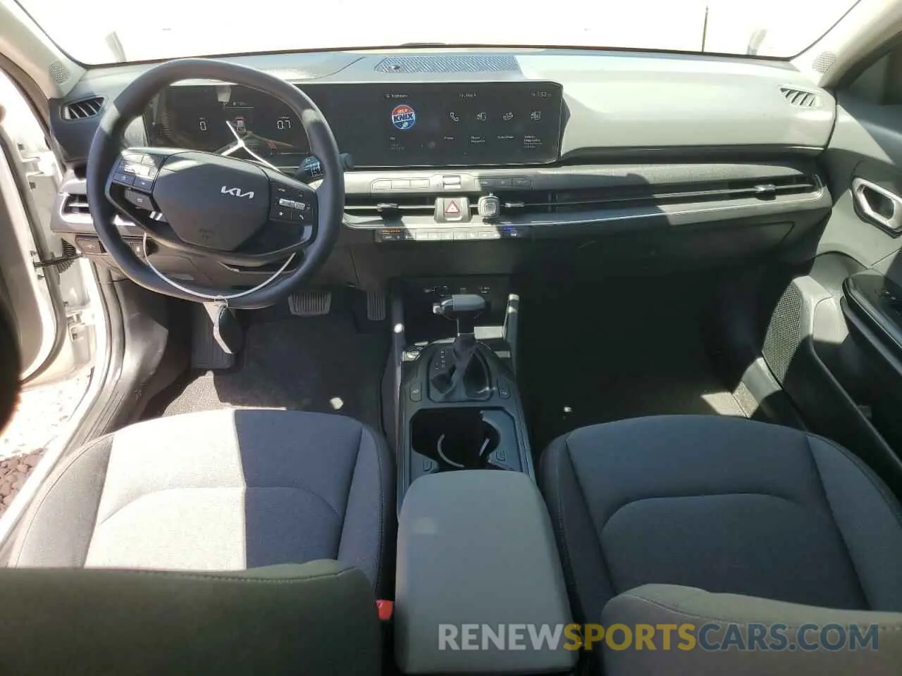 8 fotografías del automóvil dañado 3KPFT4DE9SE024175 KIA K4 LX 2025