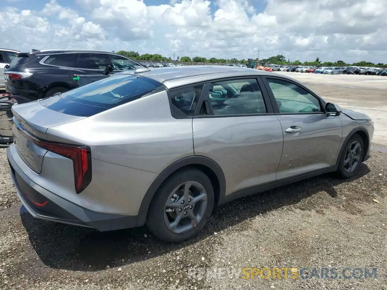 3 fotografías del automóvil dañado 3KPFT4DE9SE064353 KIA K4 LX 2025