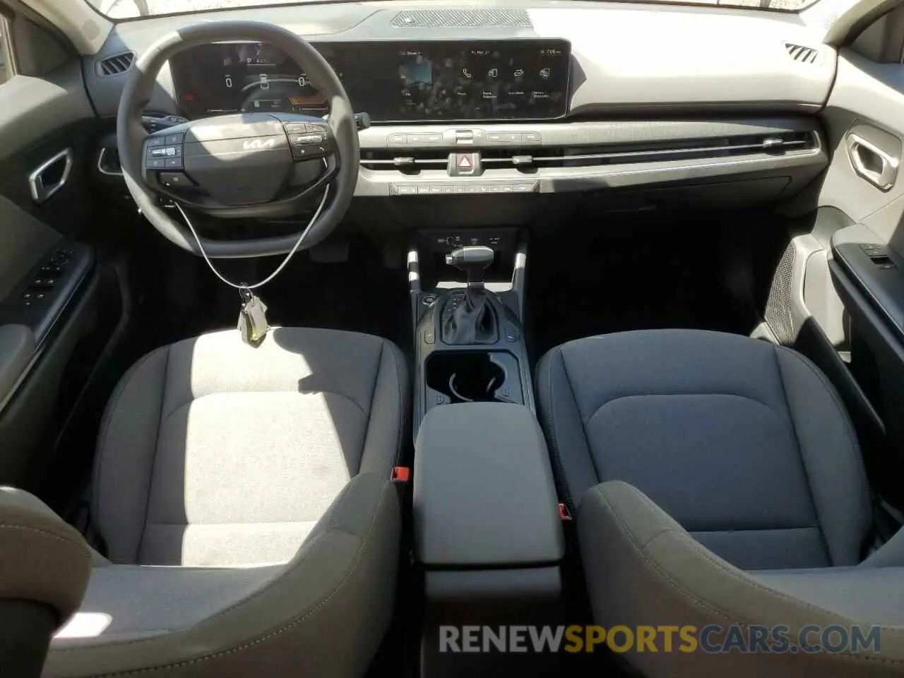 8 fotografías del automóvil dañado 3KPFT4DE2SE062802 KIA K4 LX 2026