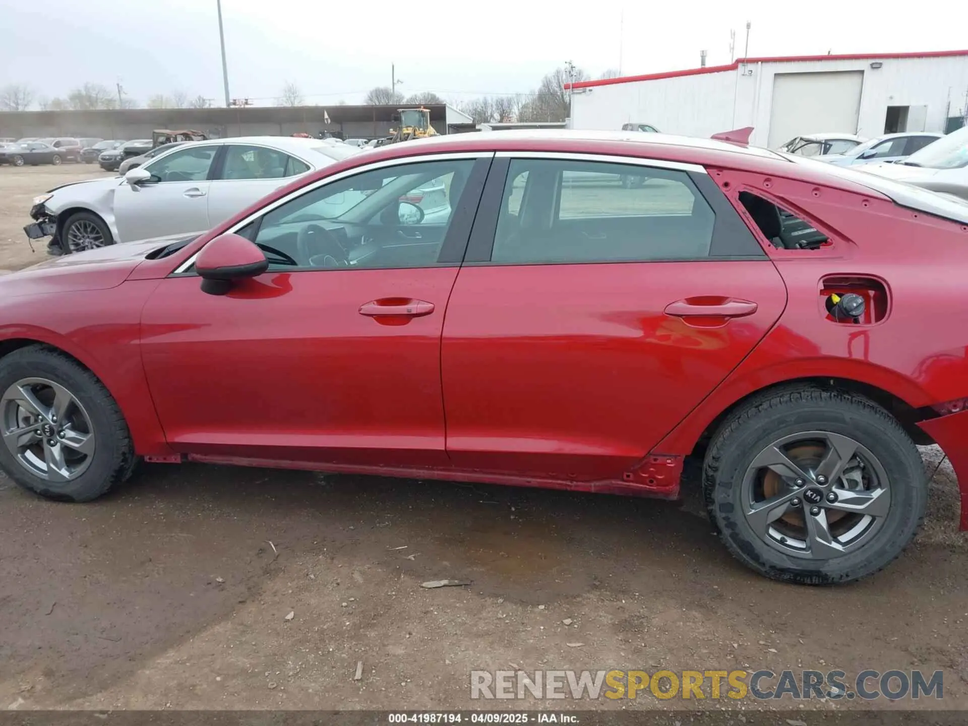 15 fotografías del automóvil dañado 5XXG14J20MG056219 KIA K5 2021