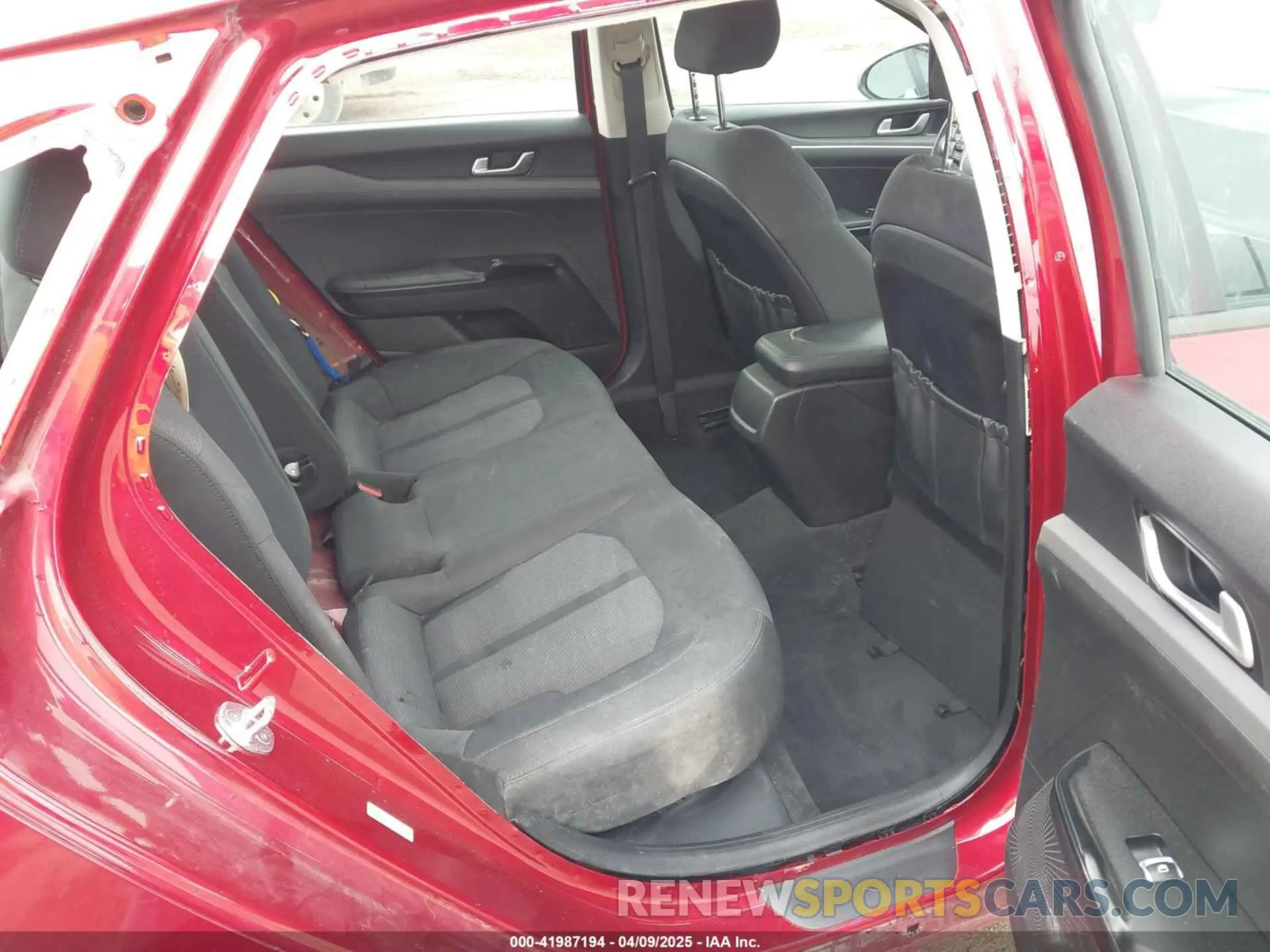 8 fotografías del automóvil dañado 5XXG14J20MG056219 KIA K5 2021