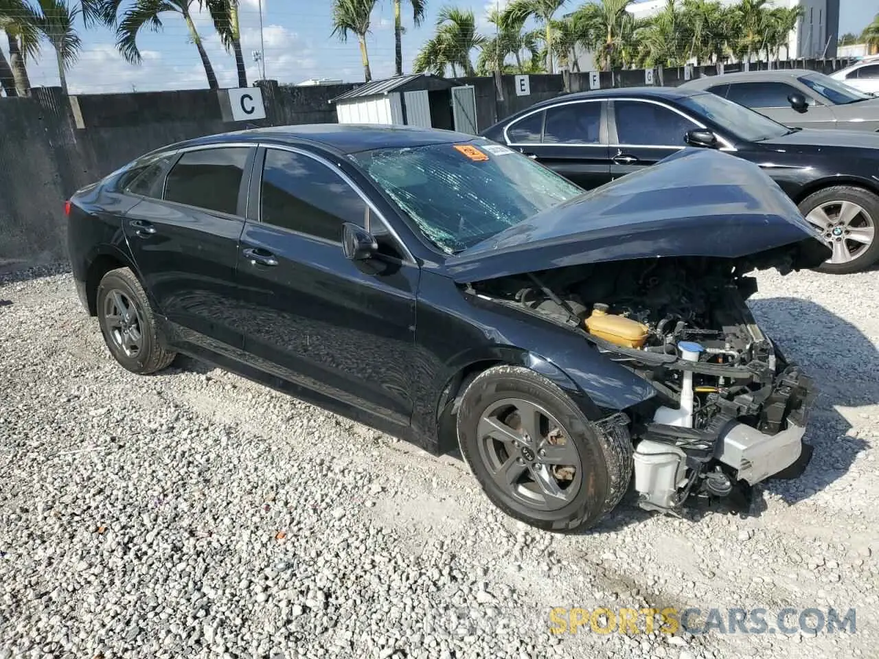 4 fotografías del automóvil dañado 5XXG14J20MG074512 KIA K5 2021