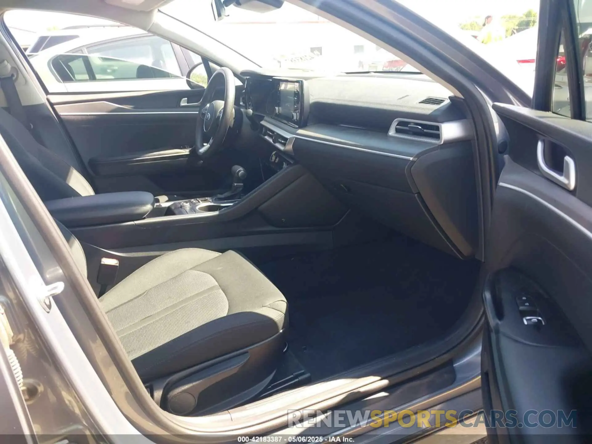 5 fotografías del automóvil dañado 5XXG14J21MG020801 KIA K5 2021