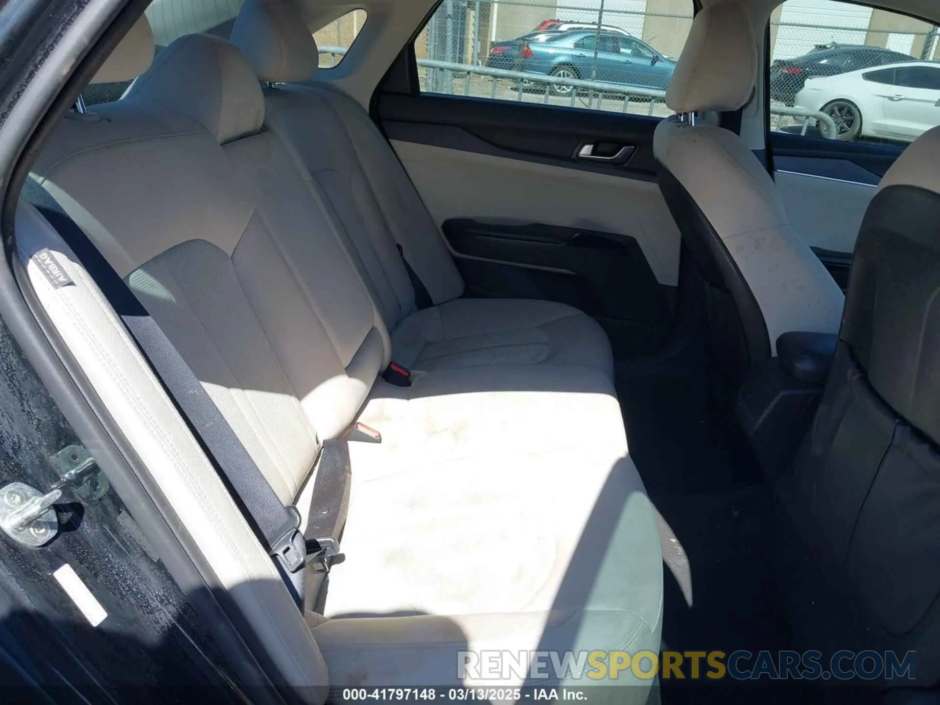 8 fotografías del automóvil dañado 5XXG14J22MG006230 KIA K5 2021