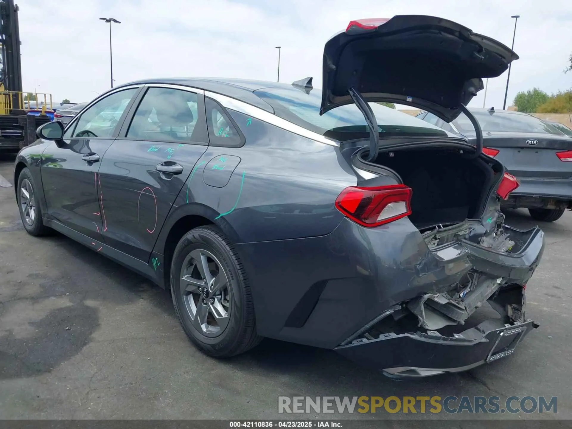 3 fotografías del automóvil dañado 5XXG14J22MG006695 KIA K5 2021