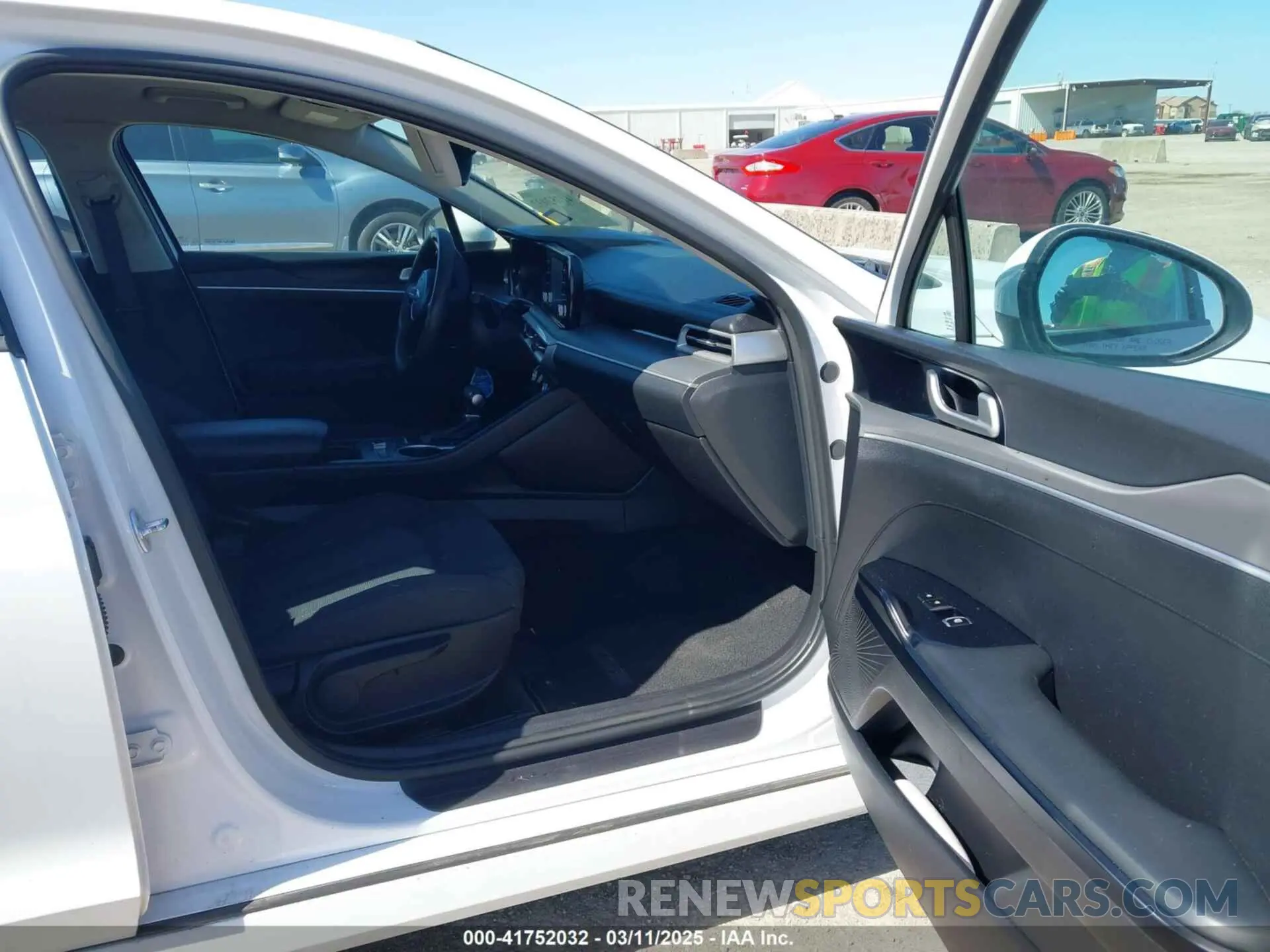 5 fotografías del automóvil dañado 5XXG14J23MG015129 KIA K5 2021