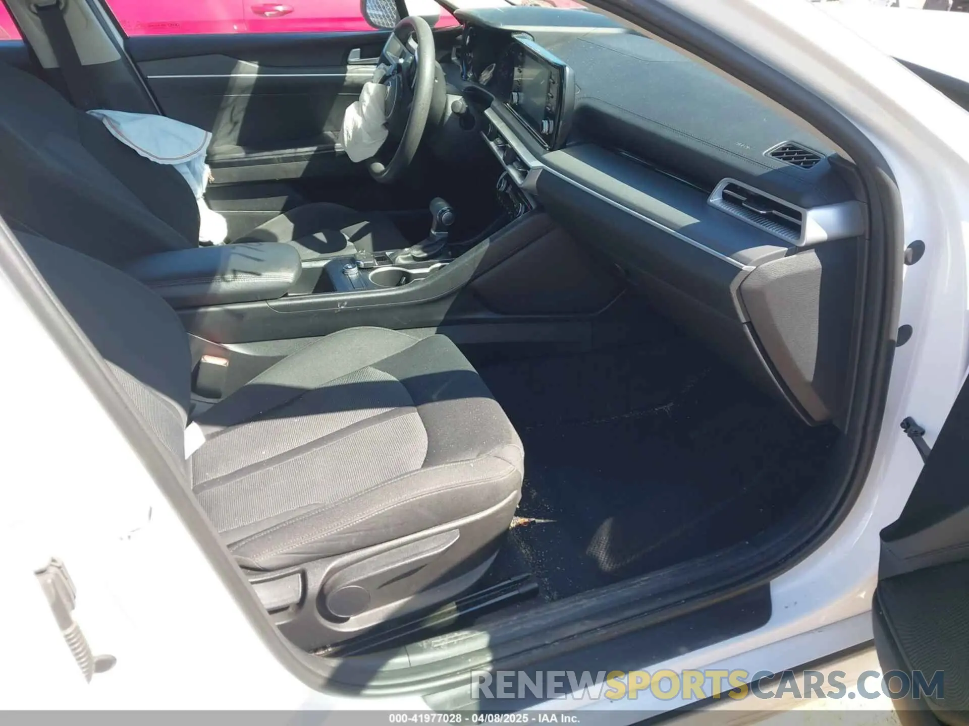5 fotografías del automóvil dañado 5XXG14J23MG015647 KIA K5 2021