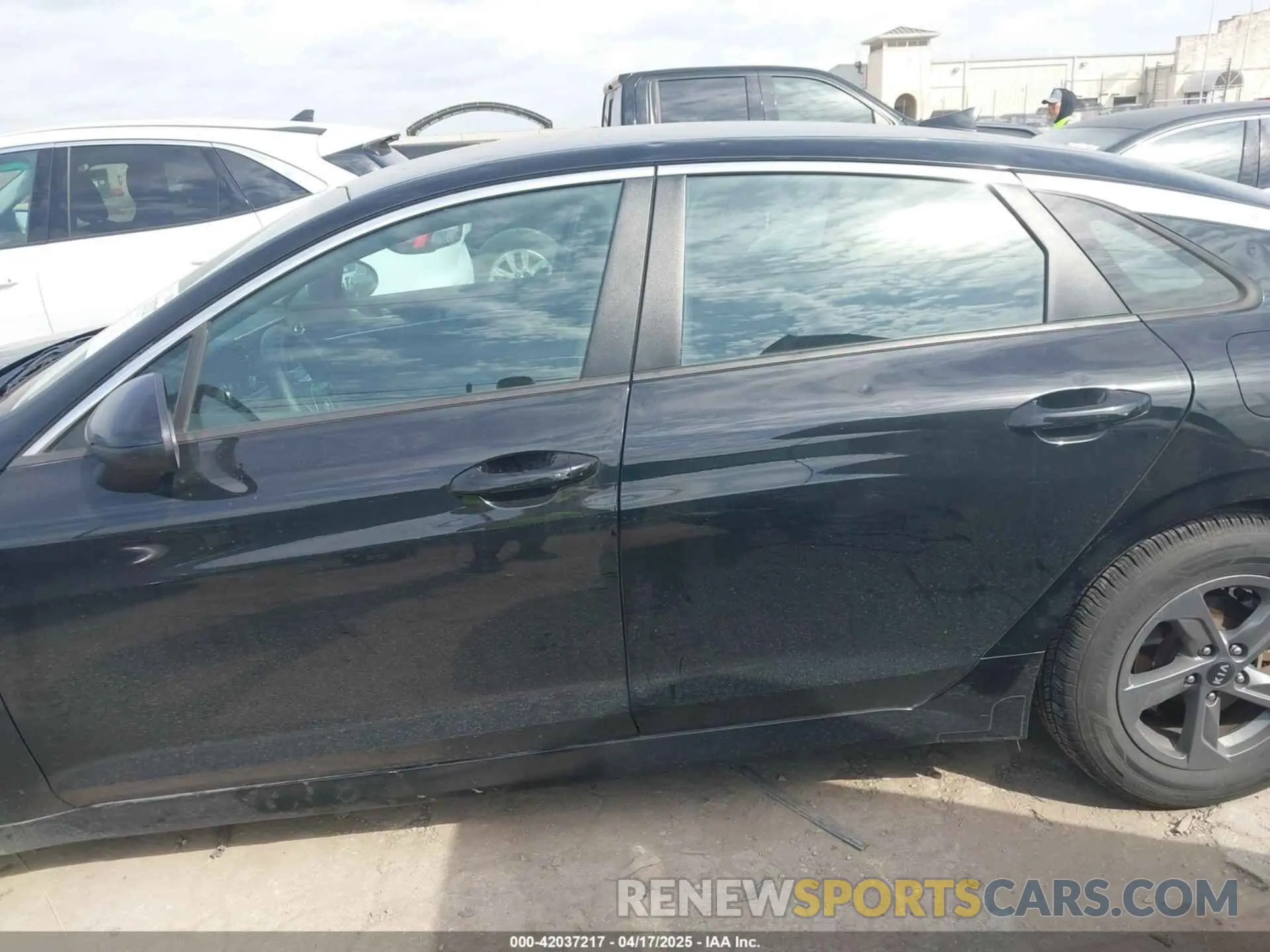 14 fotografías del automóvil dañado 5XXG14J23MG051922 KIA K5 2021