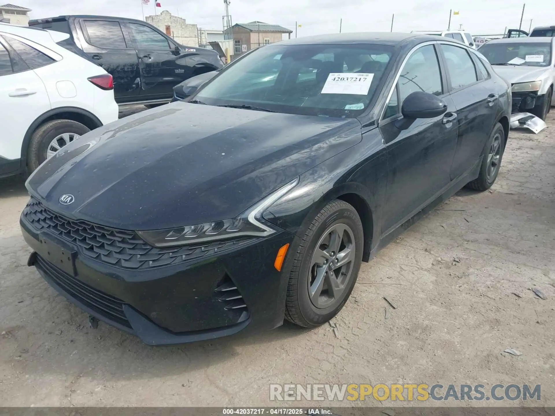 2 fotografías del automóvil dañado 5XXG14J23MG051922 KIA K5 2021