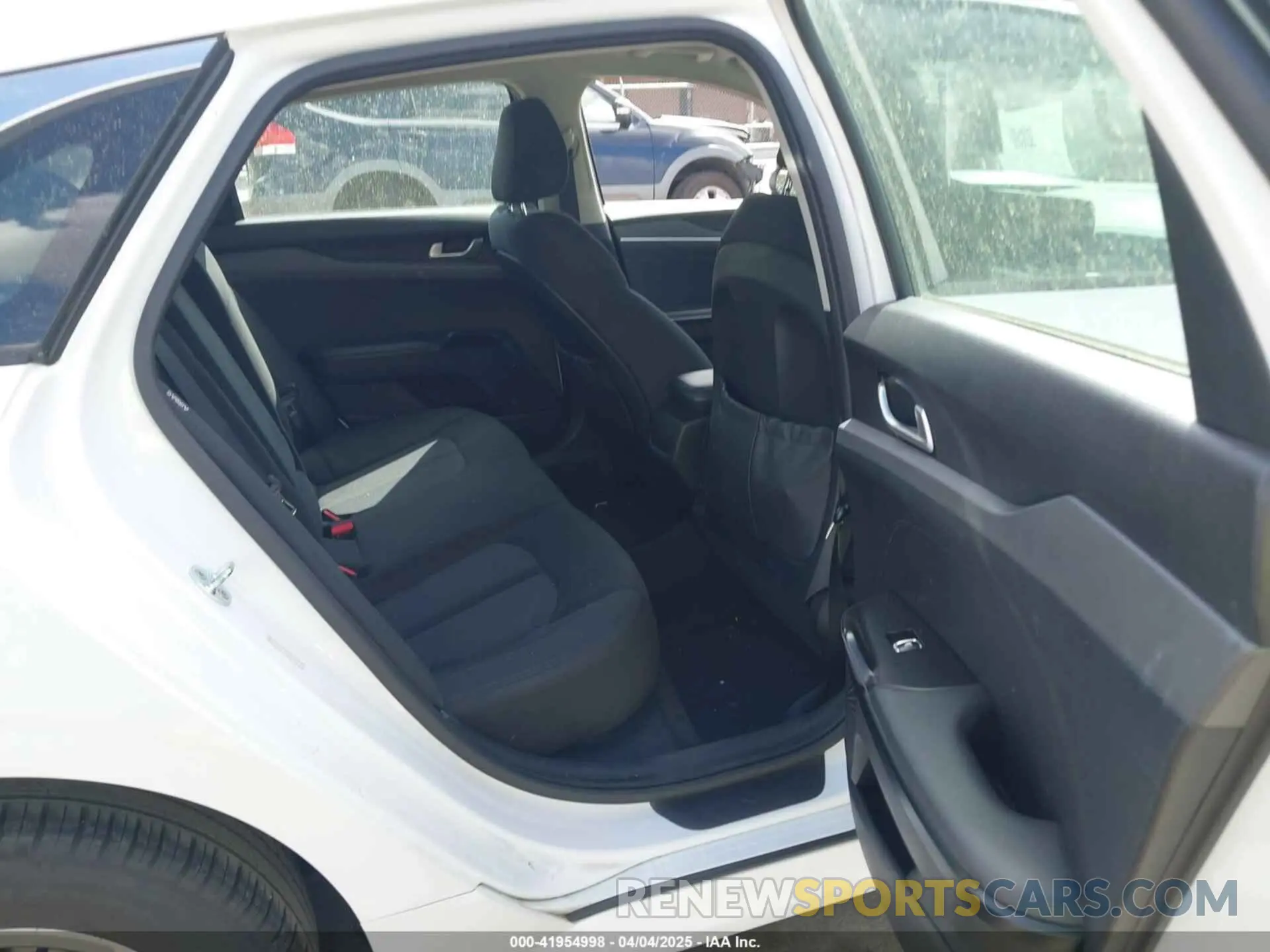 8 fotografías del automóvil dañado 5XXG14J23MG056148 KIA K5 2021