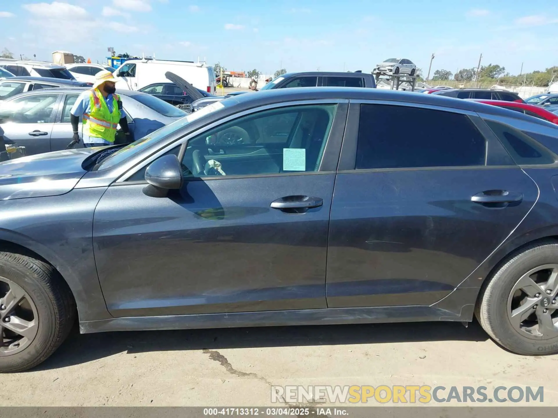 14 fotografías del automóvil dañado 5XXG14J24MG038158 KIA K5 2021