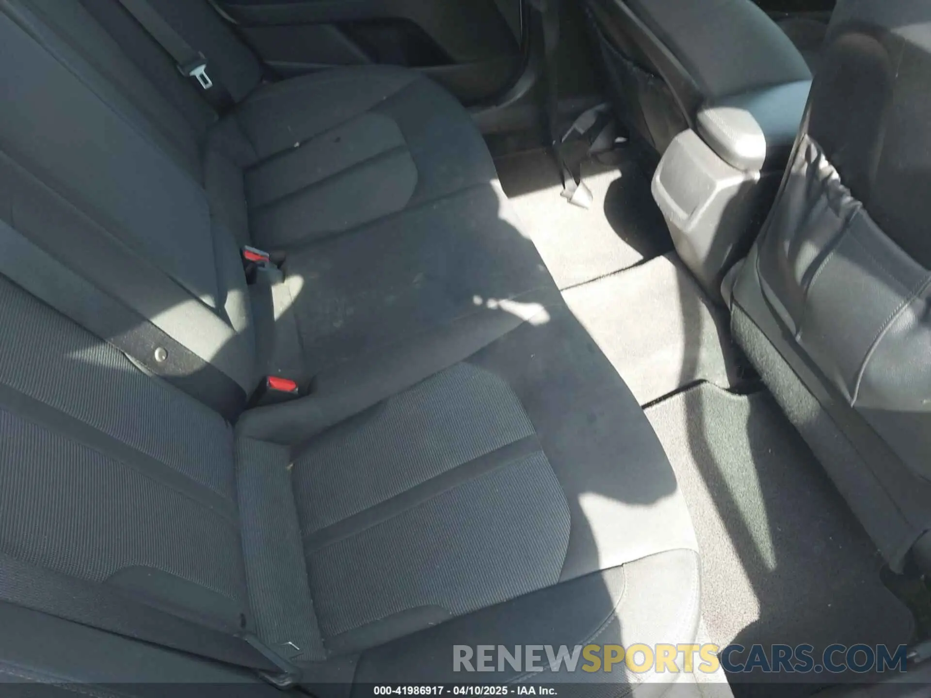 8 fotografías del automóvil dañado 5XXG14J24MG043585 KIA K5 2021