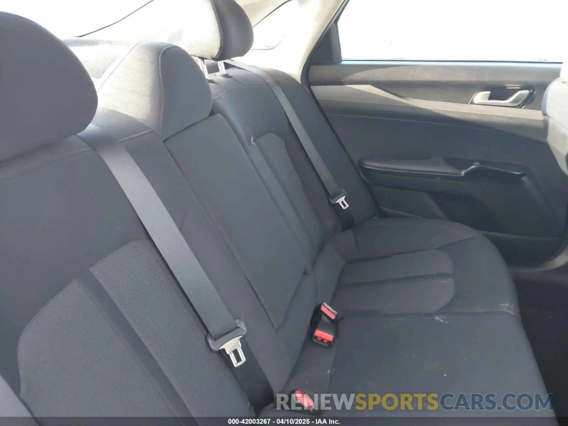 8 fotografías del automóvil dañado 5XXG14J24MG058507 KIA K5 2021