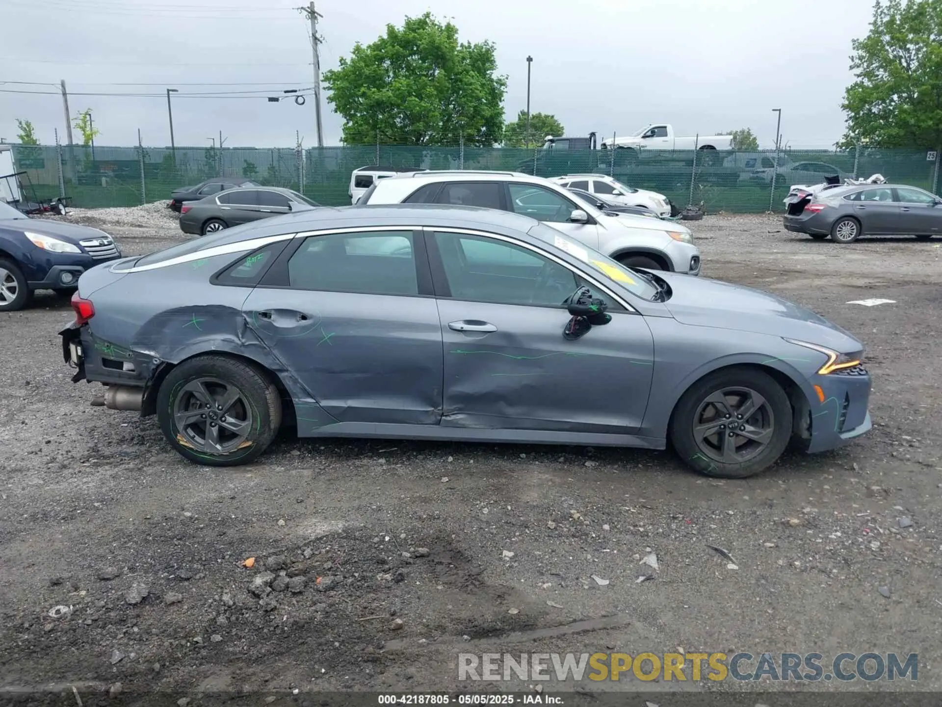14 fotografías del automóvil dañado 5XXG14J25MG020428 KIA K5 2021