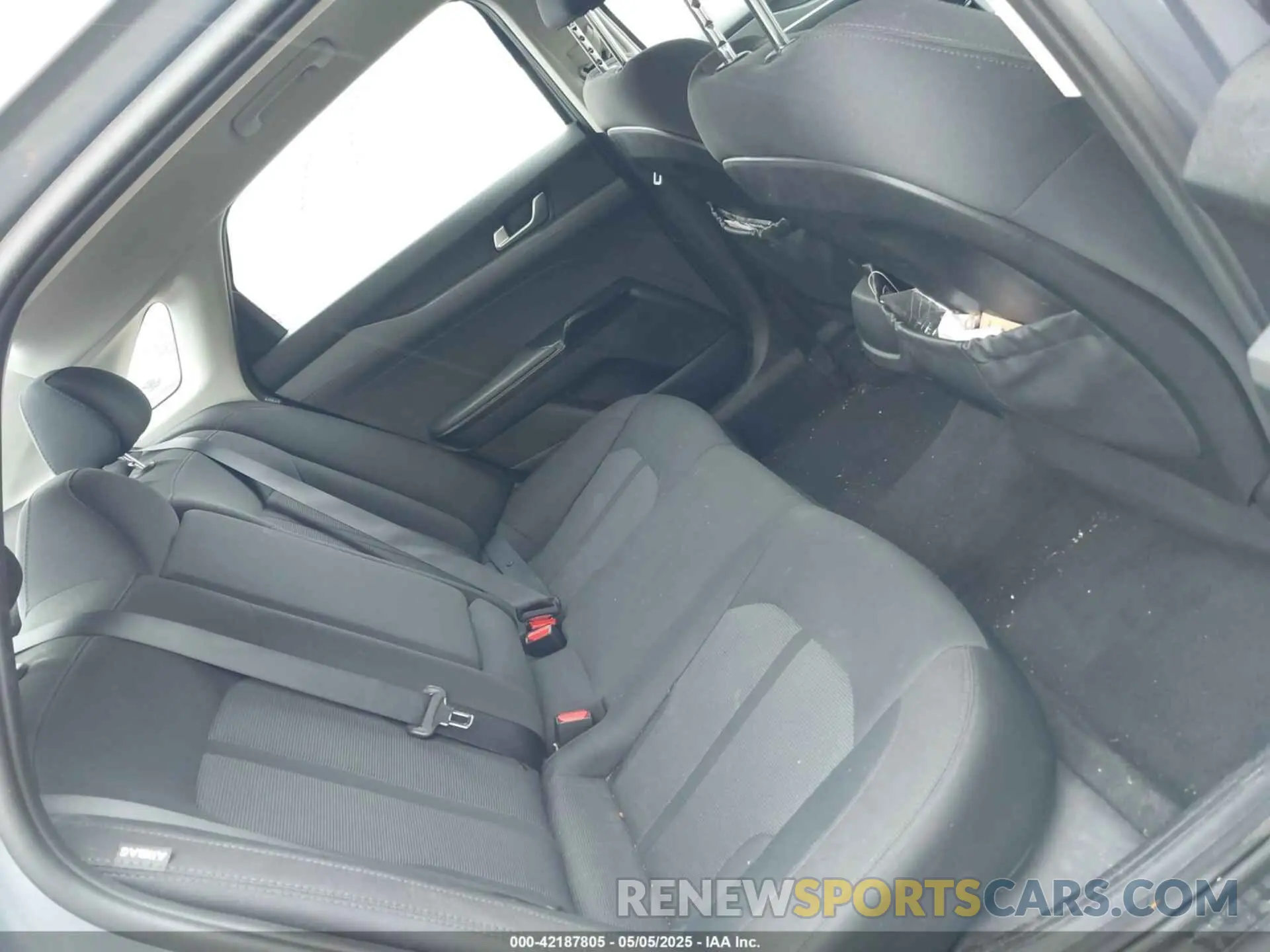 8 fotografías del automóvil dañado 5XXG14J25MG020428 KIA K5 2021
