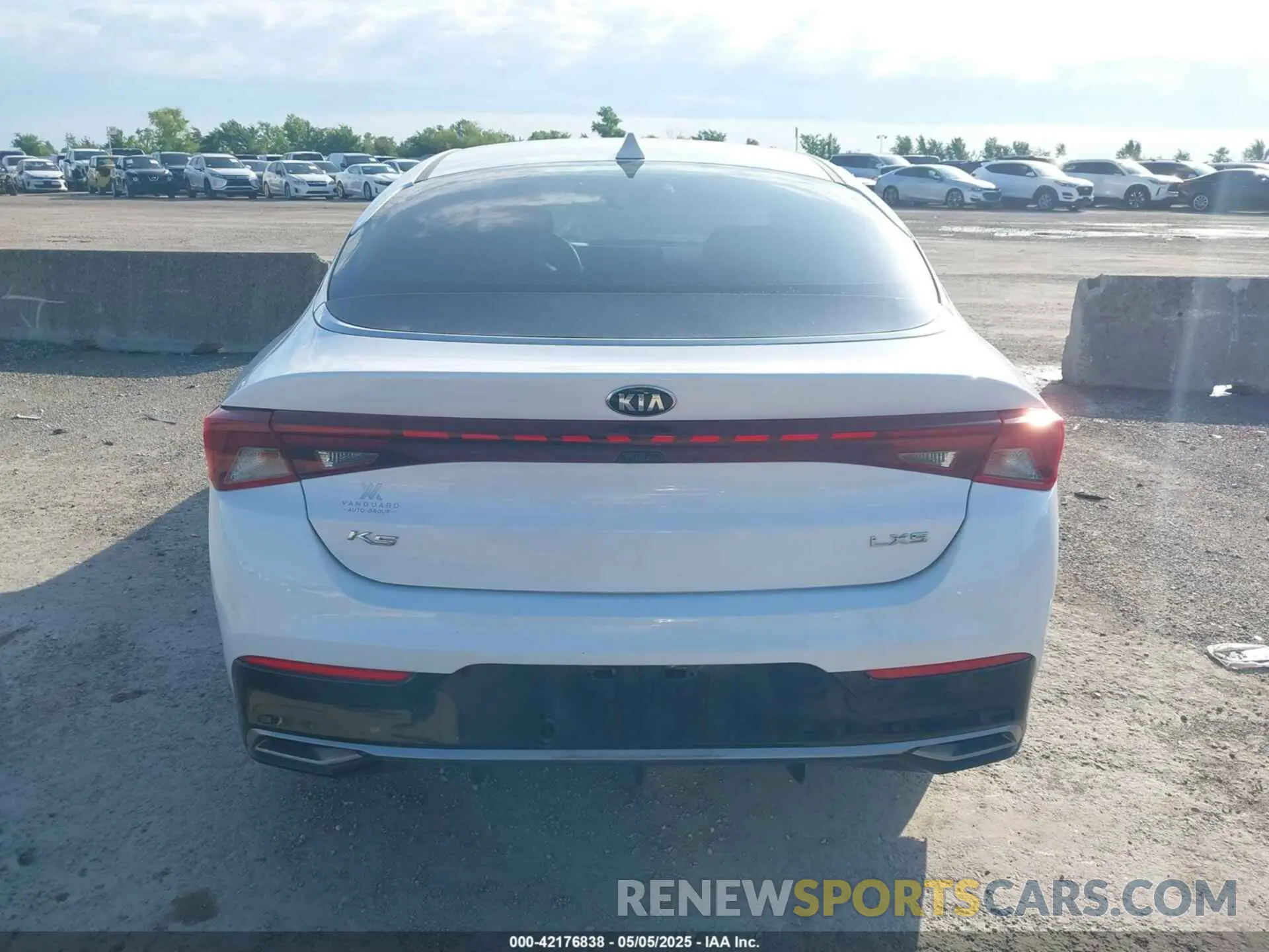 16 fotografías del automóvil dañado 5XXG14J25MG024754 KIA K5 2021
