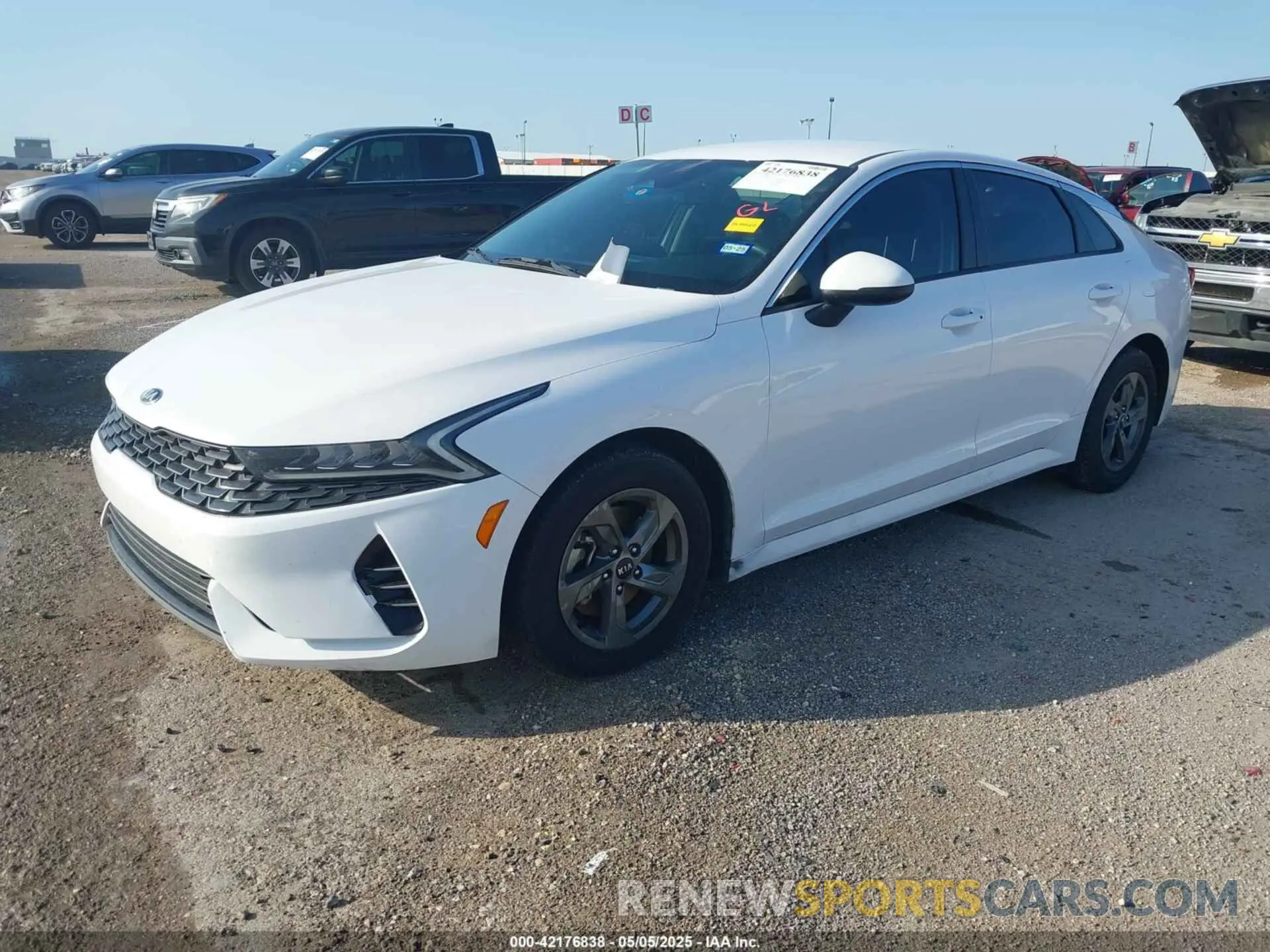 2 fotografías del automóvil dañado 5XXG14J25MG024754 KIA K5 2021