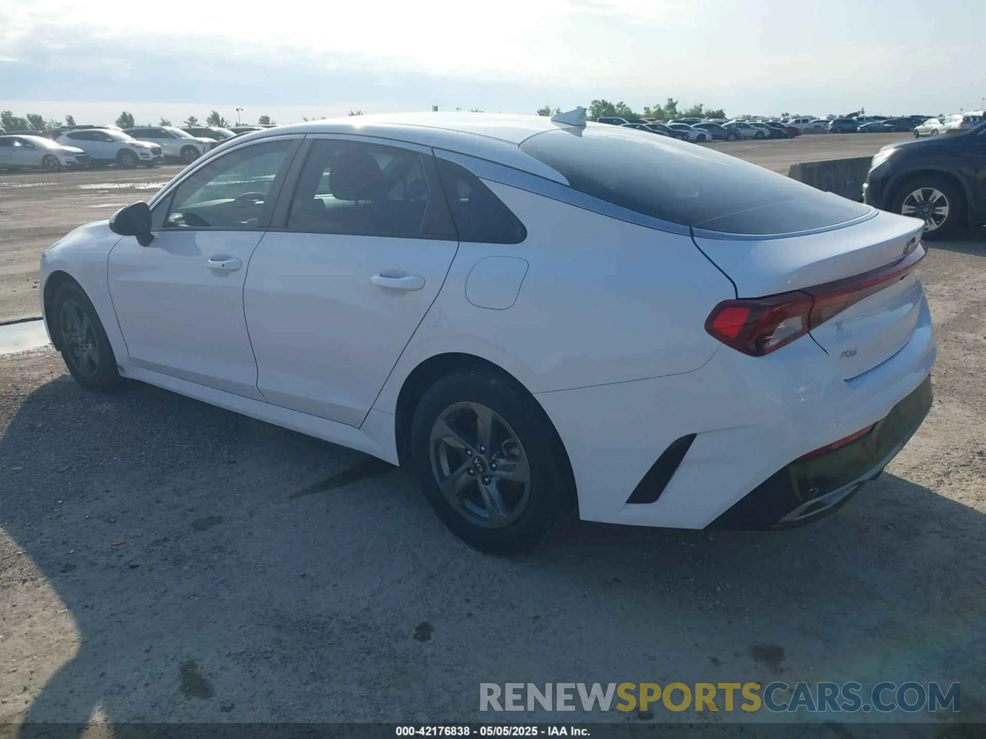 3 fotografías del automóvil dañado 5XXG14J25MG024754 KIA K5 2021