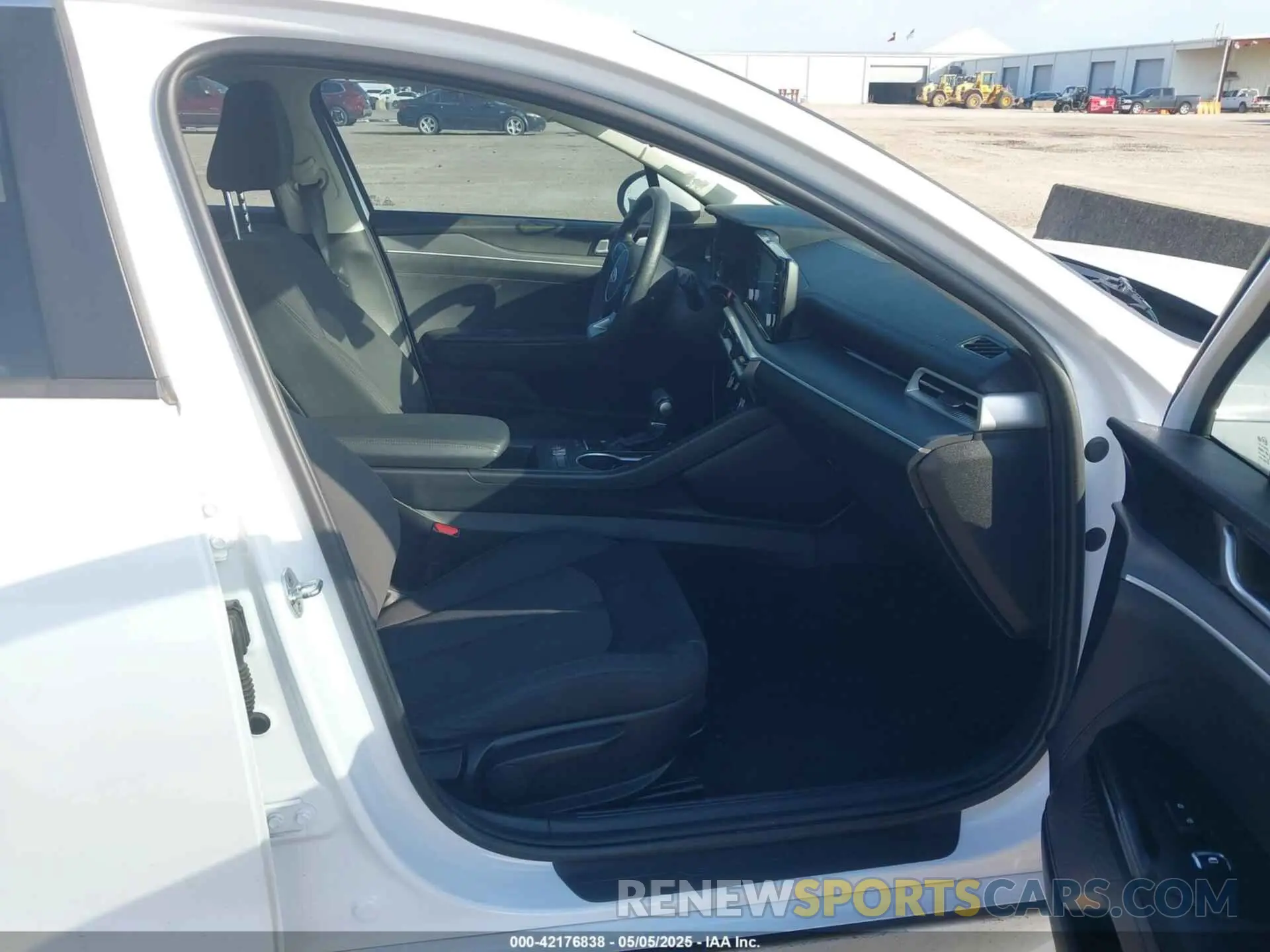 5 fotografías del automóvil dañado 5XXG14J25MG024754 KIA K5 2021