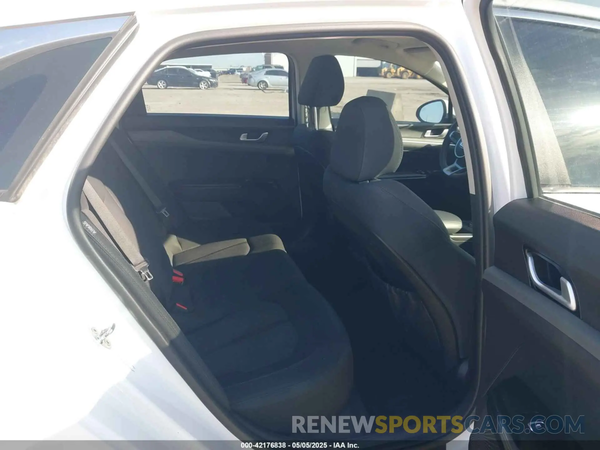 8 fotografías del automóvil dañado 5XXG14J25MG024754 KIA K5 2021