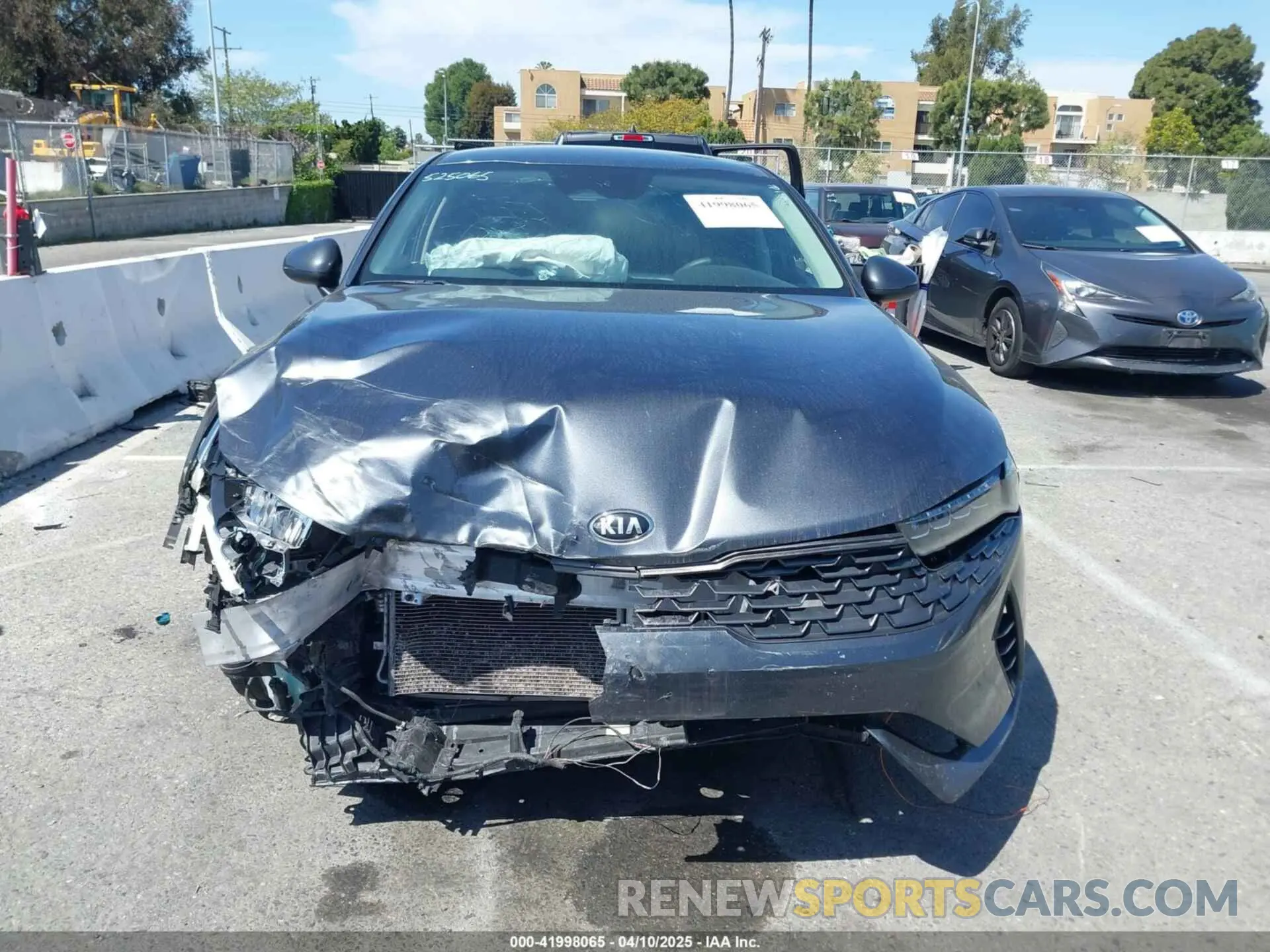 11 fotografías del automóvil dañado 5XXG14J25MG038198 KIA K5 2021