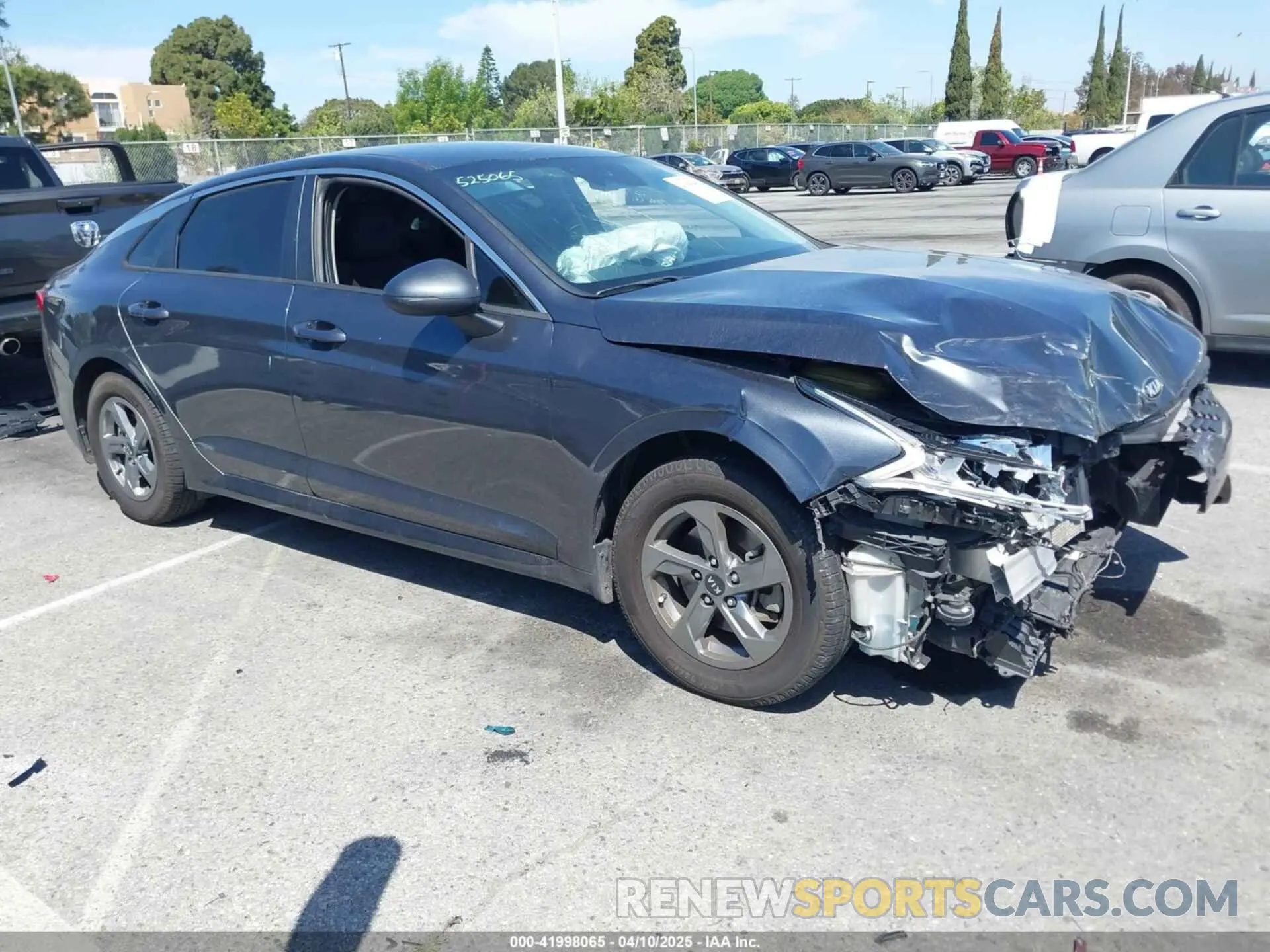 12 fotografías del automóvil dañado 5XXG14J25MG038198 KIA K5 2021
