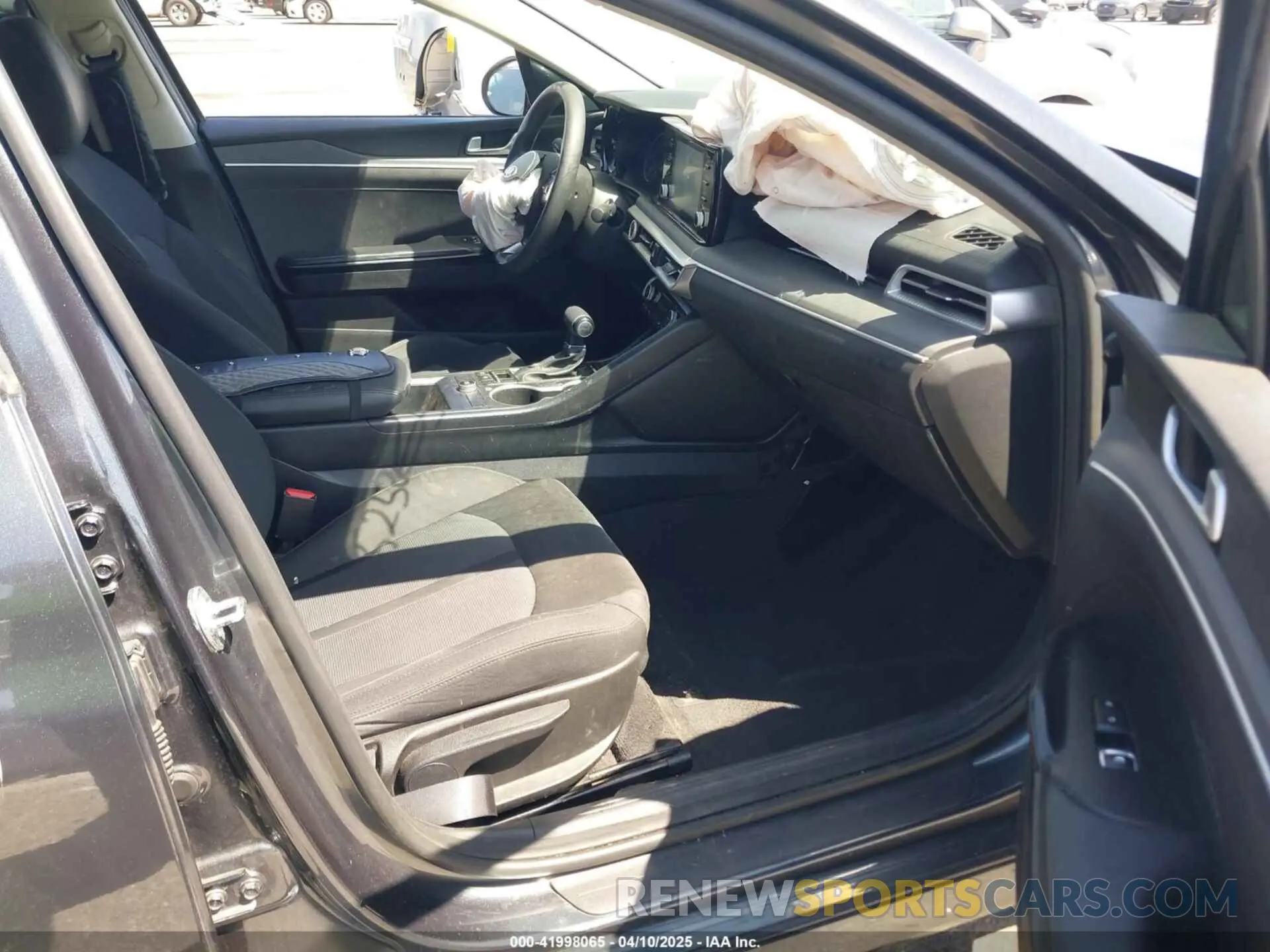 5 fotografías del automóvil dañado 5XXG14J25MG038198 KIA K5 2021