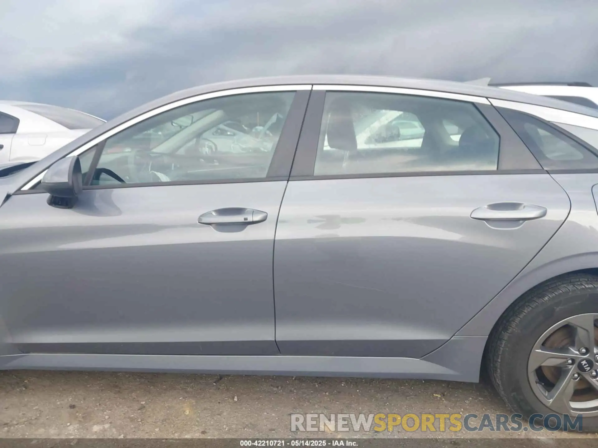 14 fotografías del automóvil dañado 5XXG14J26MG008143 KIA K5 2021