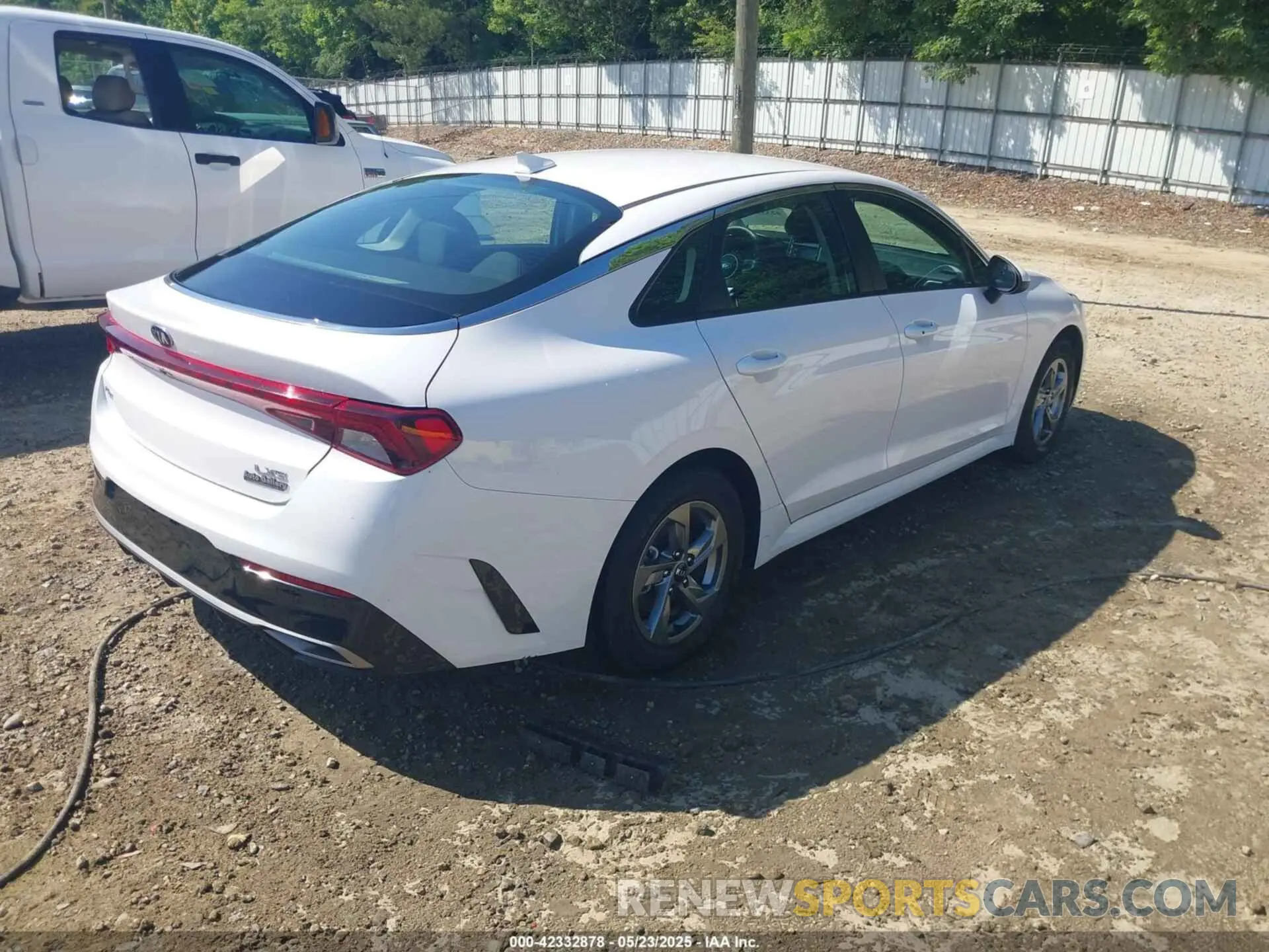 4 fotografías del automóvil dañado 5XXG14J26MG050439 KIA K5 2021