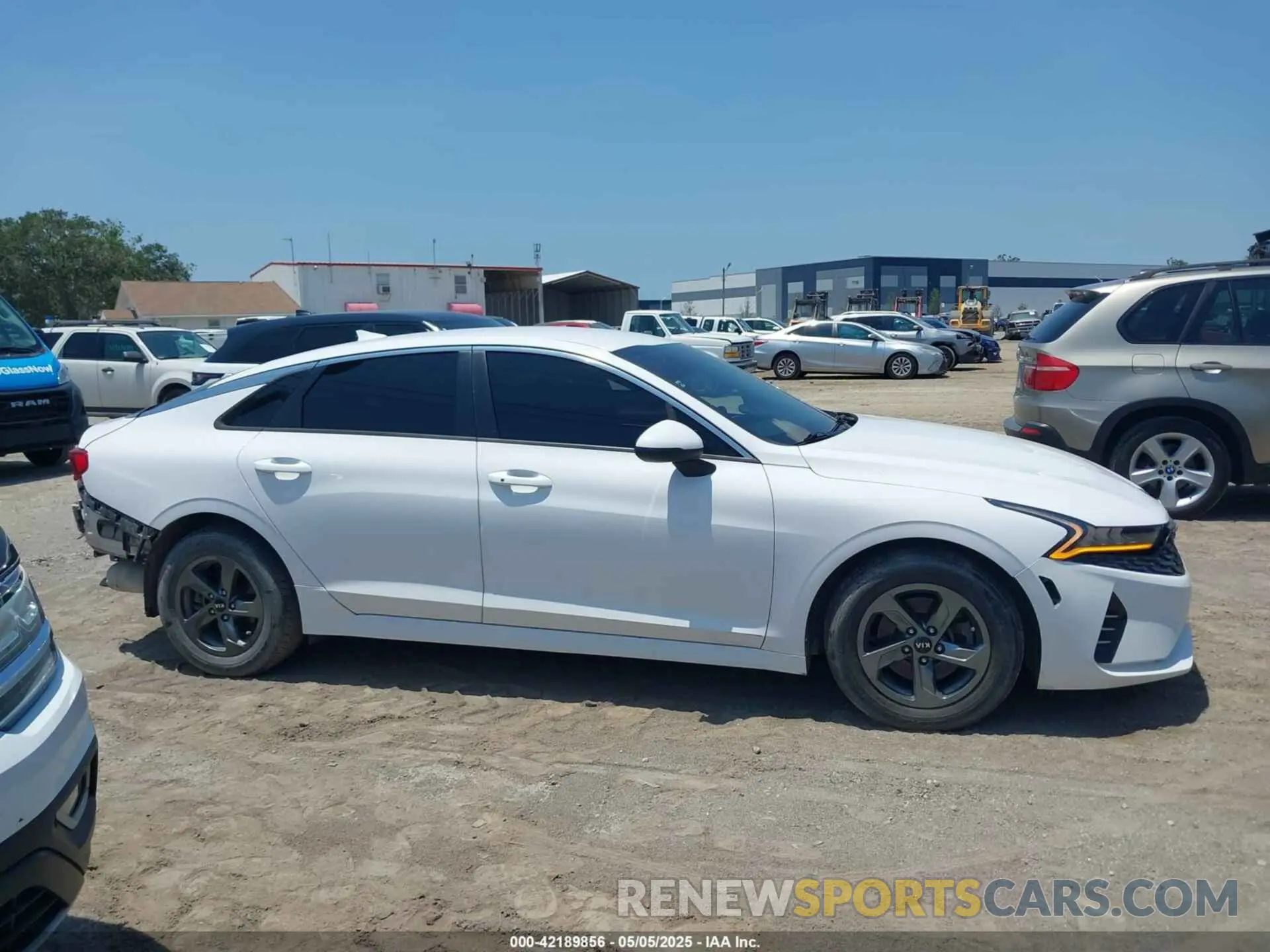 13 fotografías del automóvil dañado 5XXG14J26MG054961 KIA K5 2021